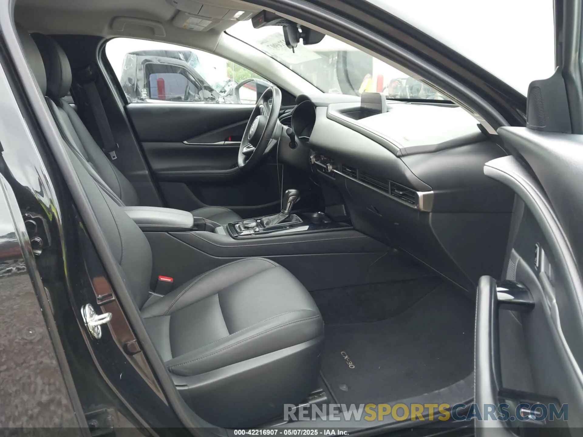 5 fotografías del automóvil dañado 3MVDMBBM9RM630979 MAZDA CX-30 2024