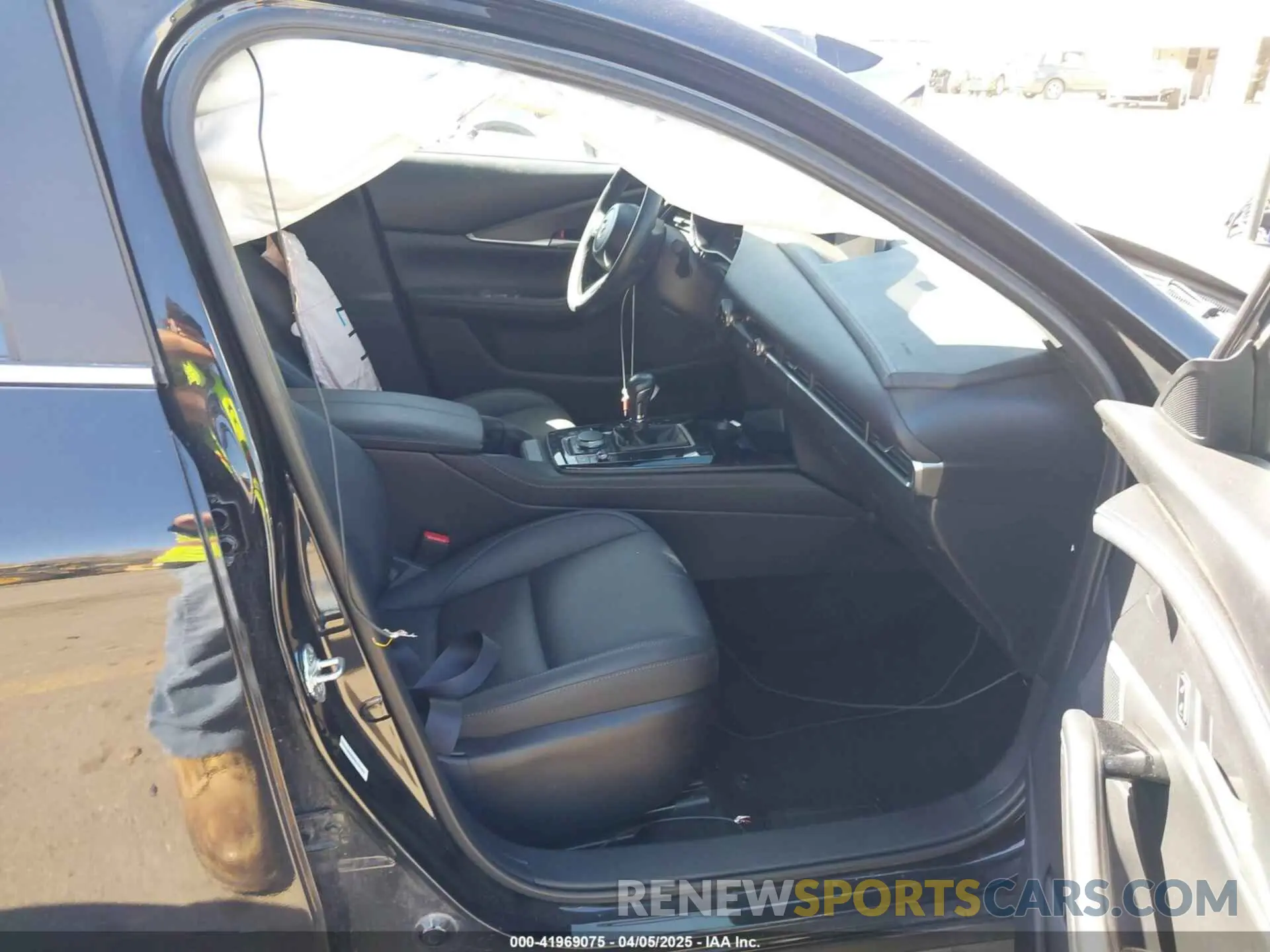 5 fotografías del automóvil dañado 3MVDMBBM9RM645451 MAZDA CX-30 2024