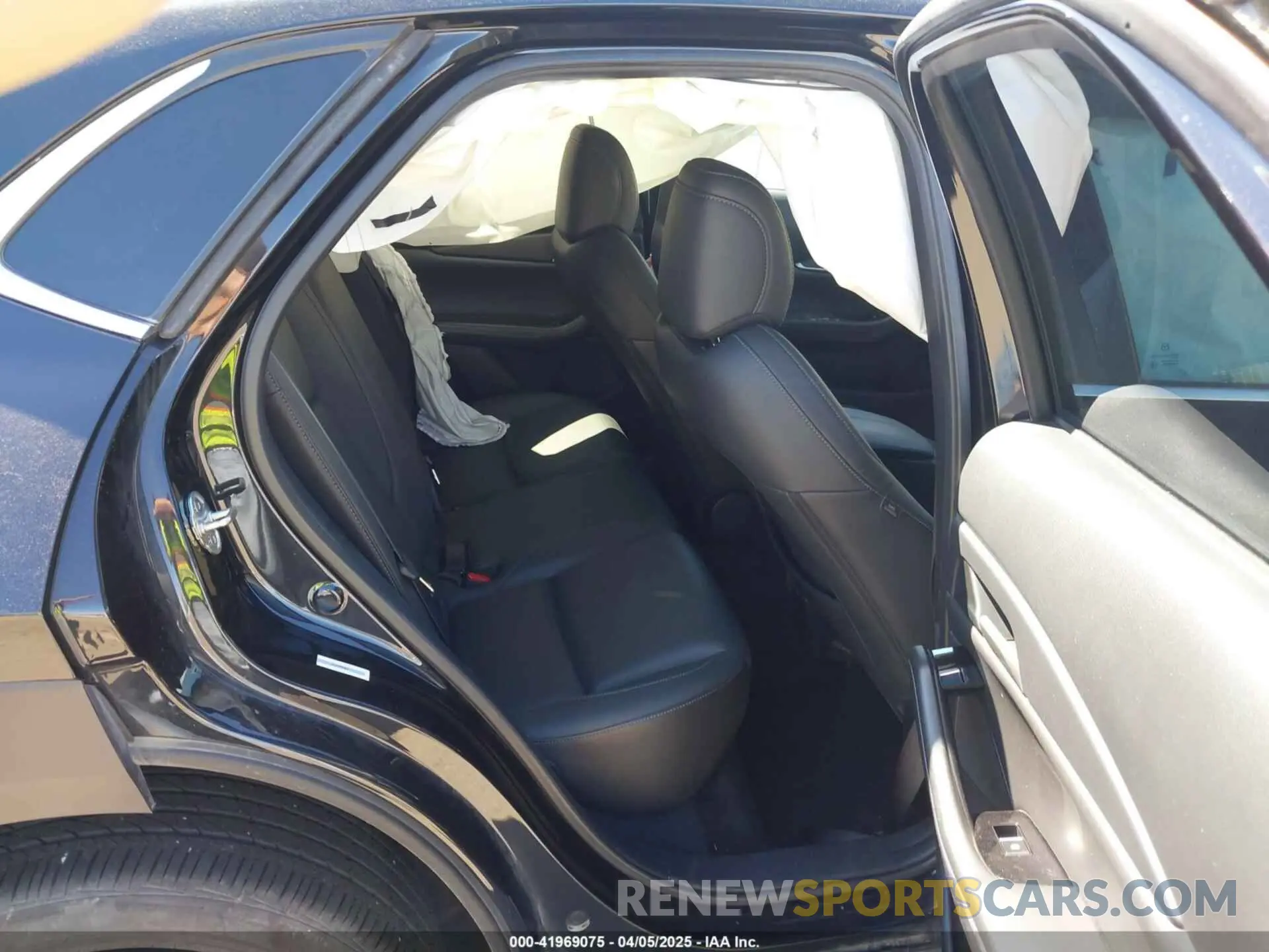 8 fotografías del automóvil dañado 3MVDMBBM9RM645451 MAZDA CX-30 2024