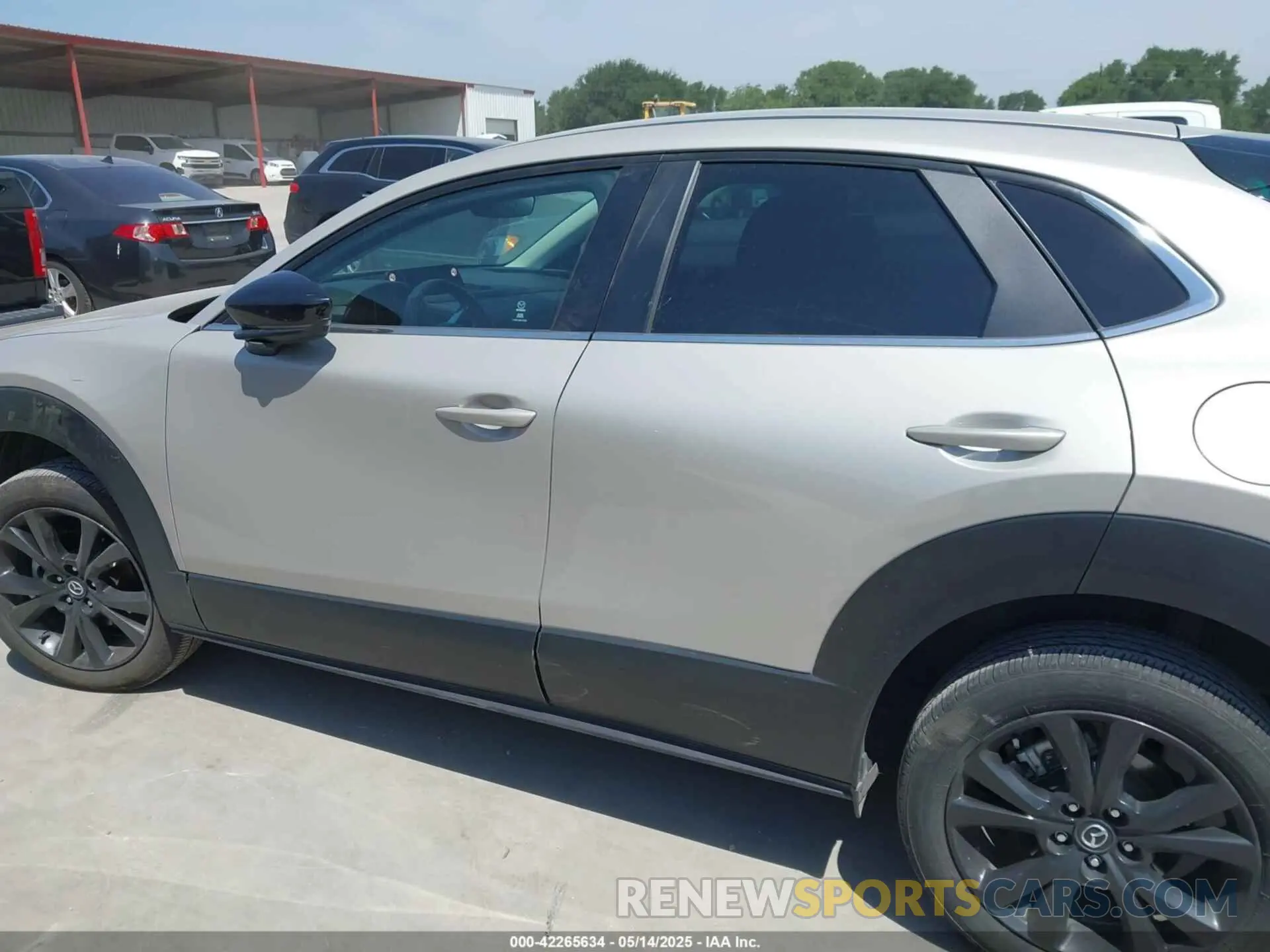 14 fotografías del automóvil dañado 3MVDMBBM9RM664436 MAZDA CX-30 2024