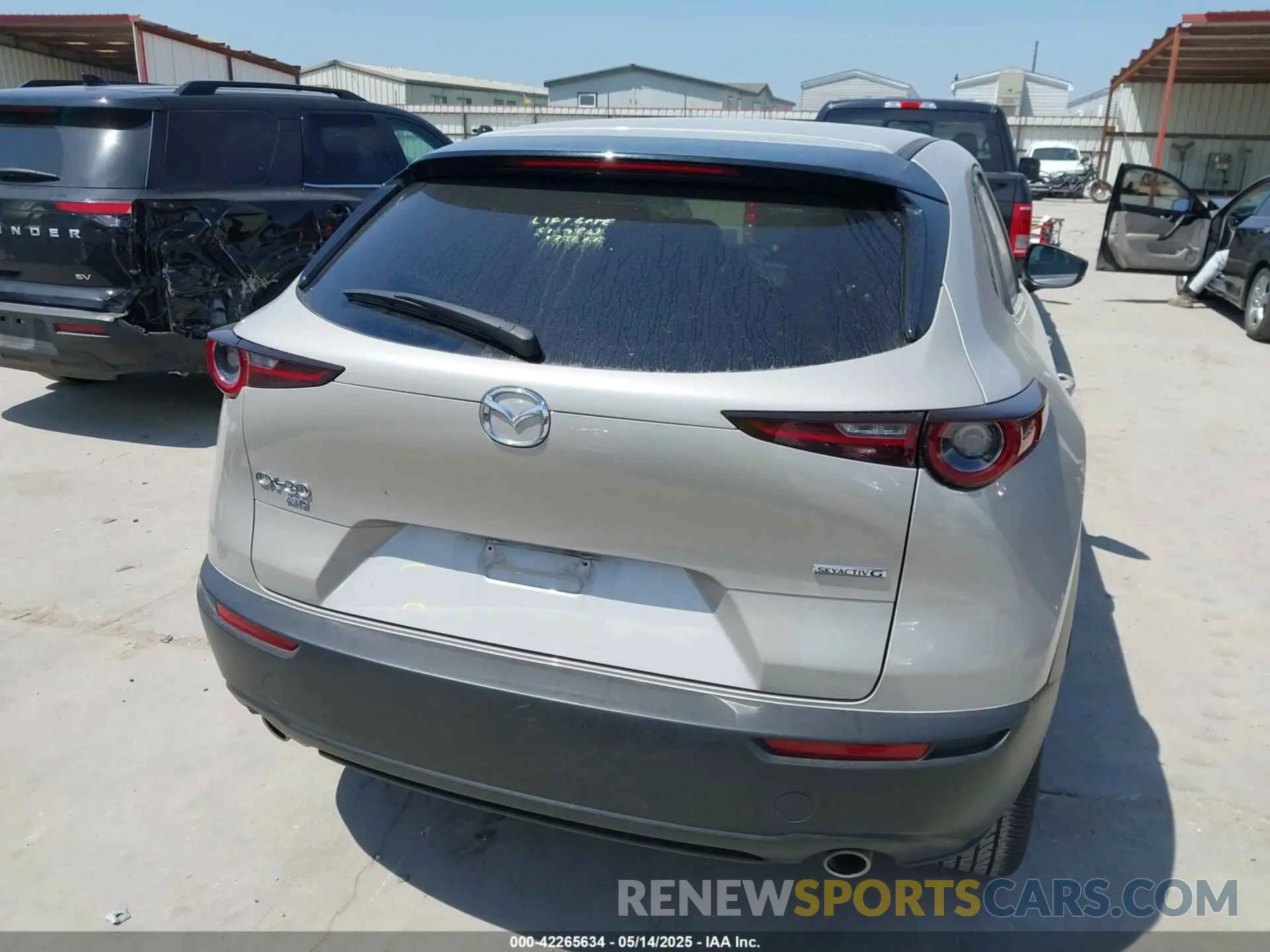 16 fotografías del automóvil dañado 3MVDMBBM9RM664436 MAZDA CX-30 2024