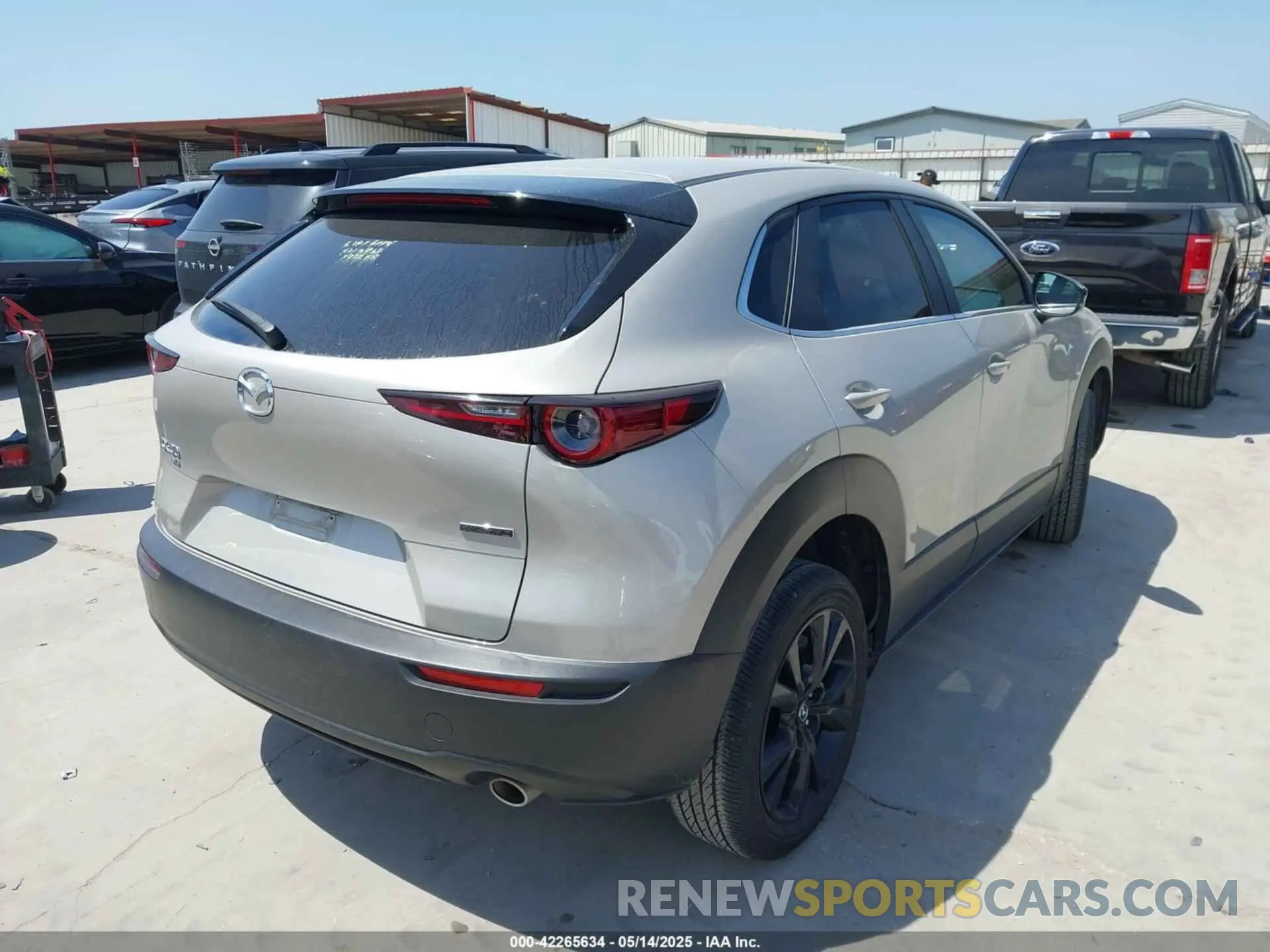 4 fotografías del automóvil dañado 3MVDMBBM9RM664436 MAZDA CX-30 2024