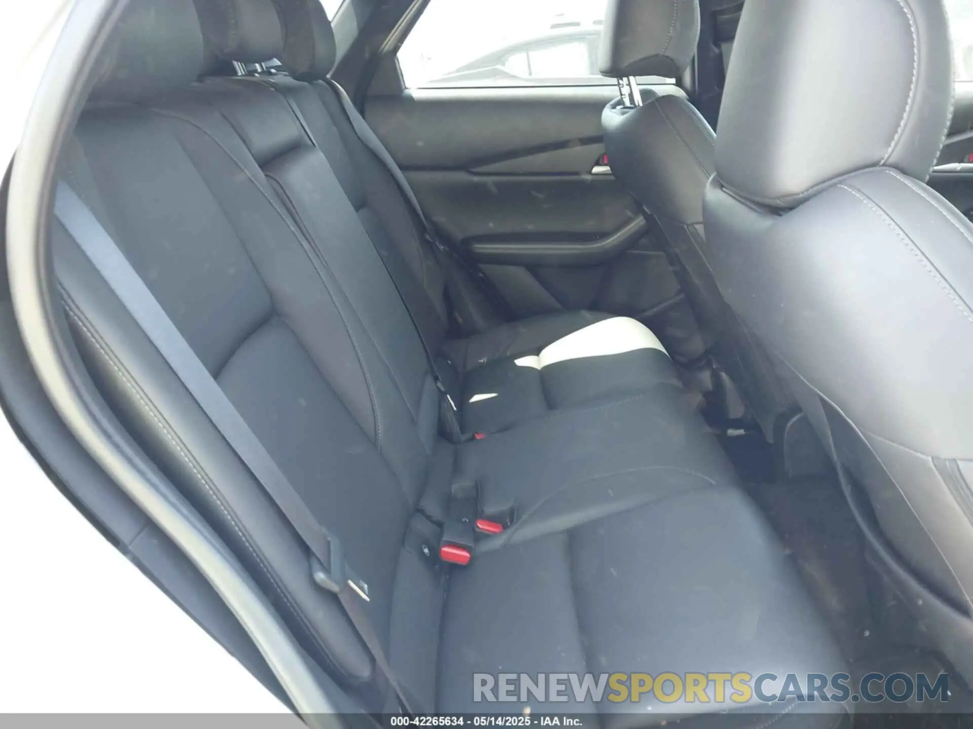 8 fotografías del automóvil dañado 3MVDMBBM9RM664436 MAZDA CX-30 2024