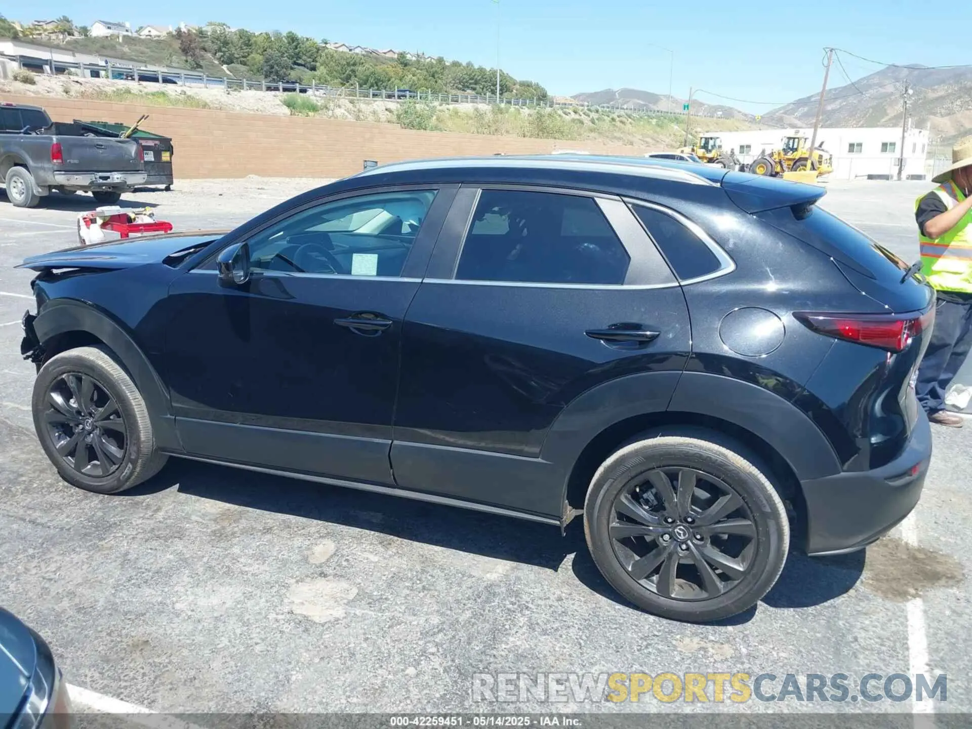 14 fotografías del automóvil dañado 3MVDMBBM9RM706894 MAZDA CX-30 2024