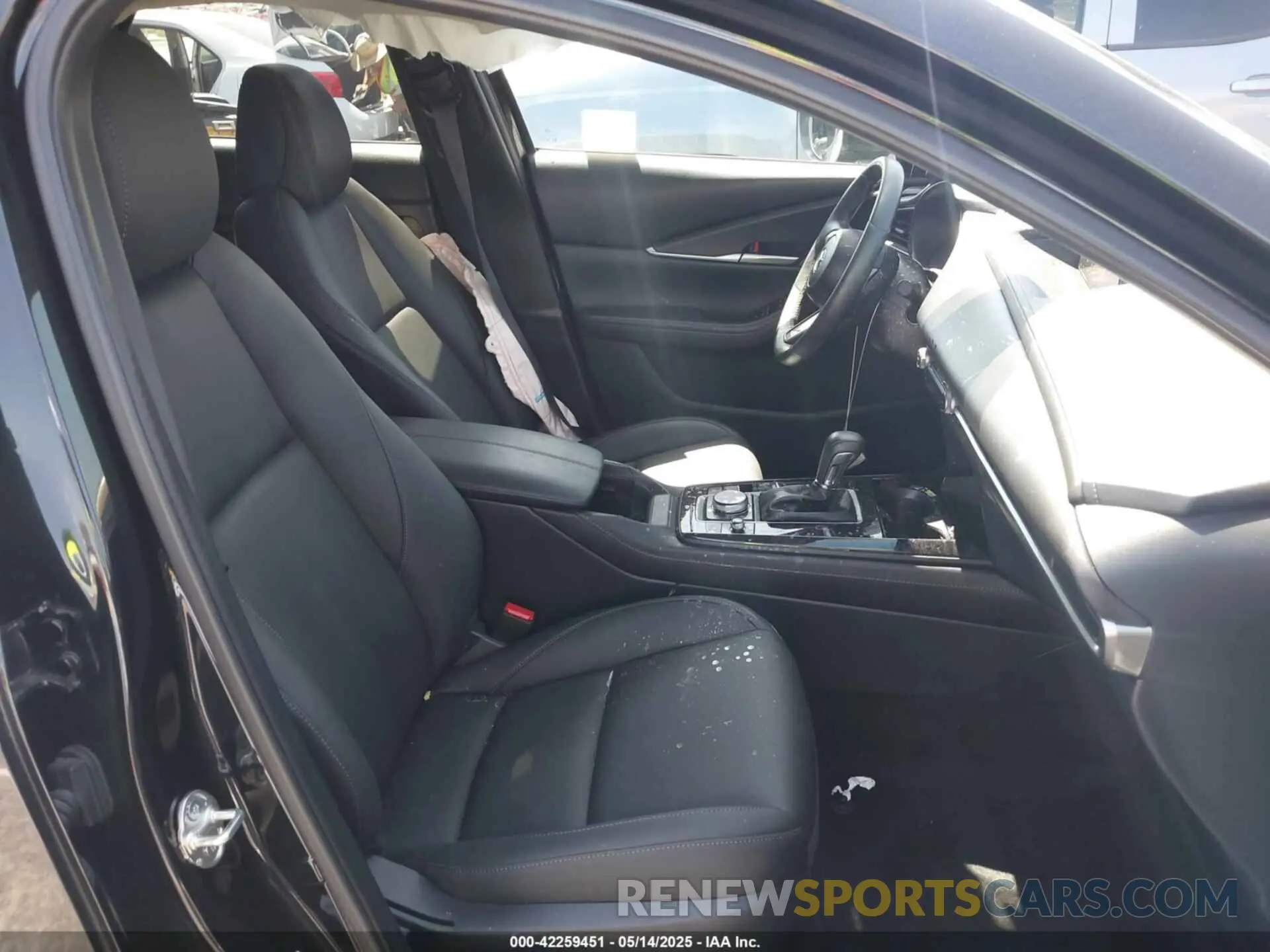 5 fotografías del automóvil dañado 3MVDMBBM9RM706894 MAZDA CX-30 2024