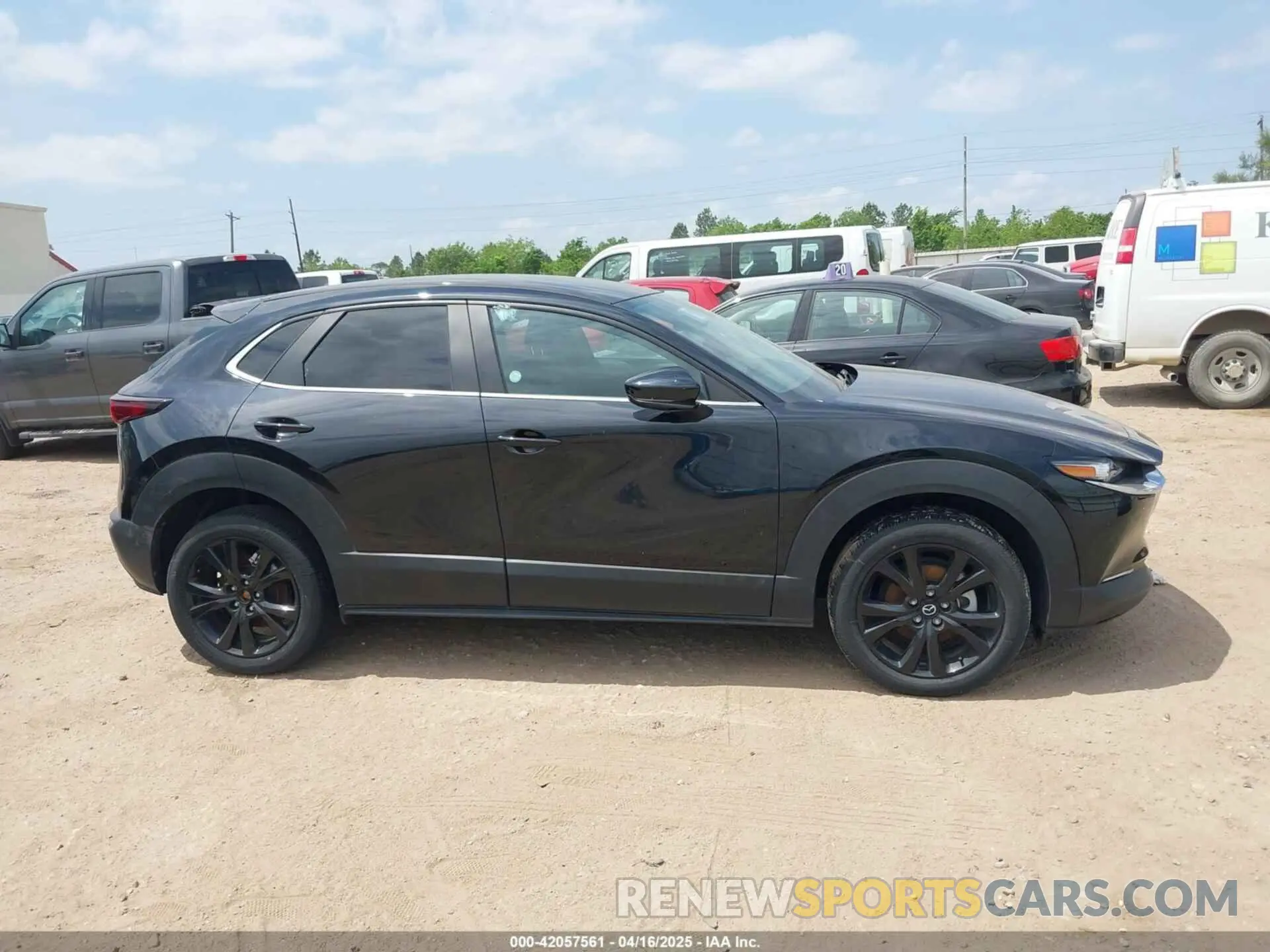 13 fotografías del automóvil dañado 3MVDMBBMXRM625841 MAZDA CX-30 2024