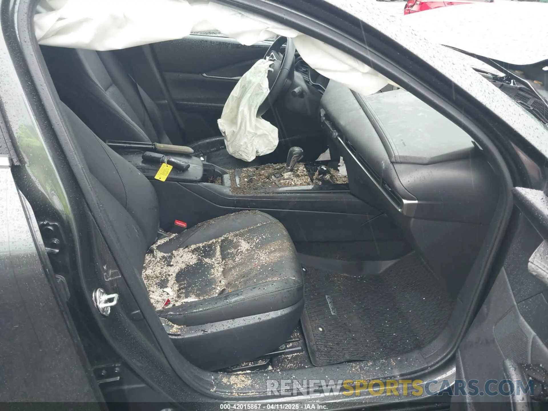 5 fotografías del automóvil dañado 3MVDMBBMXRM690625 MAZDA CX-30 2024