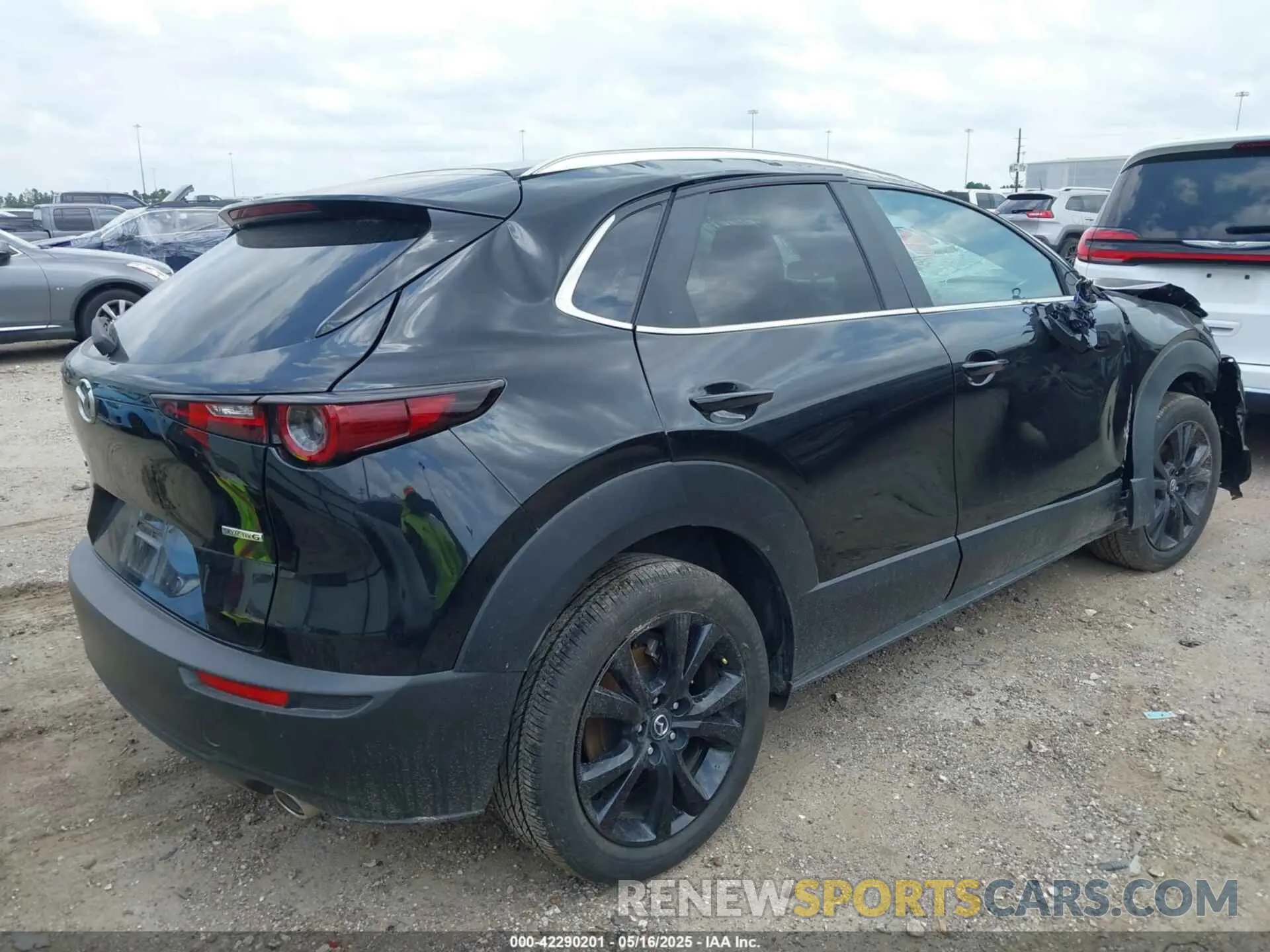 4 fotografías del automóvil dañado 3MVDMBBMXRM697784 MAZDA CX-30 2024