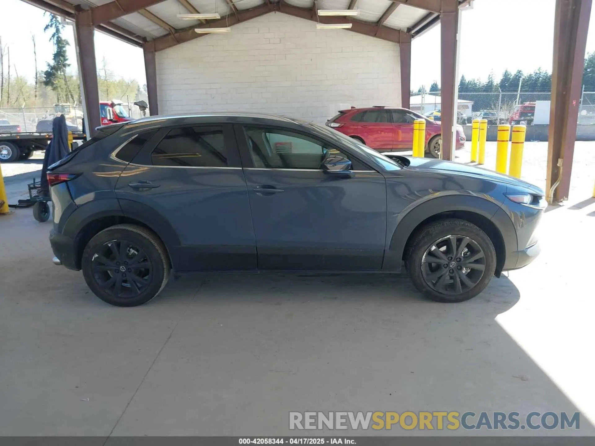 14 fotografías del automóvil dañado 3MVDMBCM0RM641917 MAZDA CX-30 2024