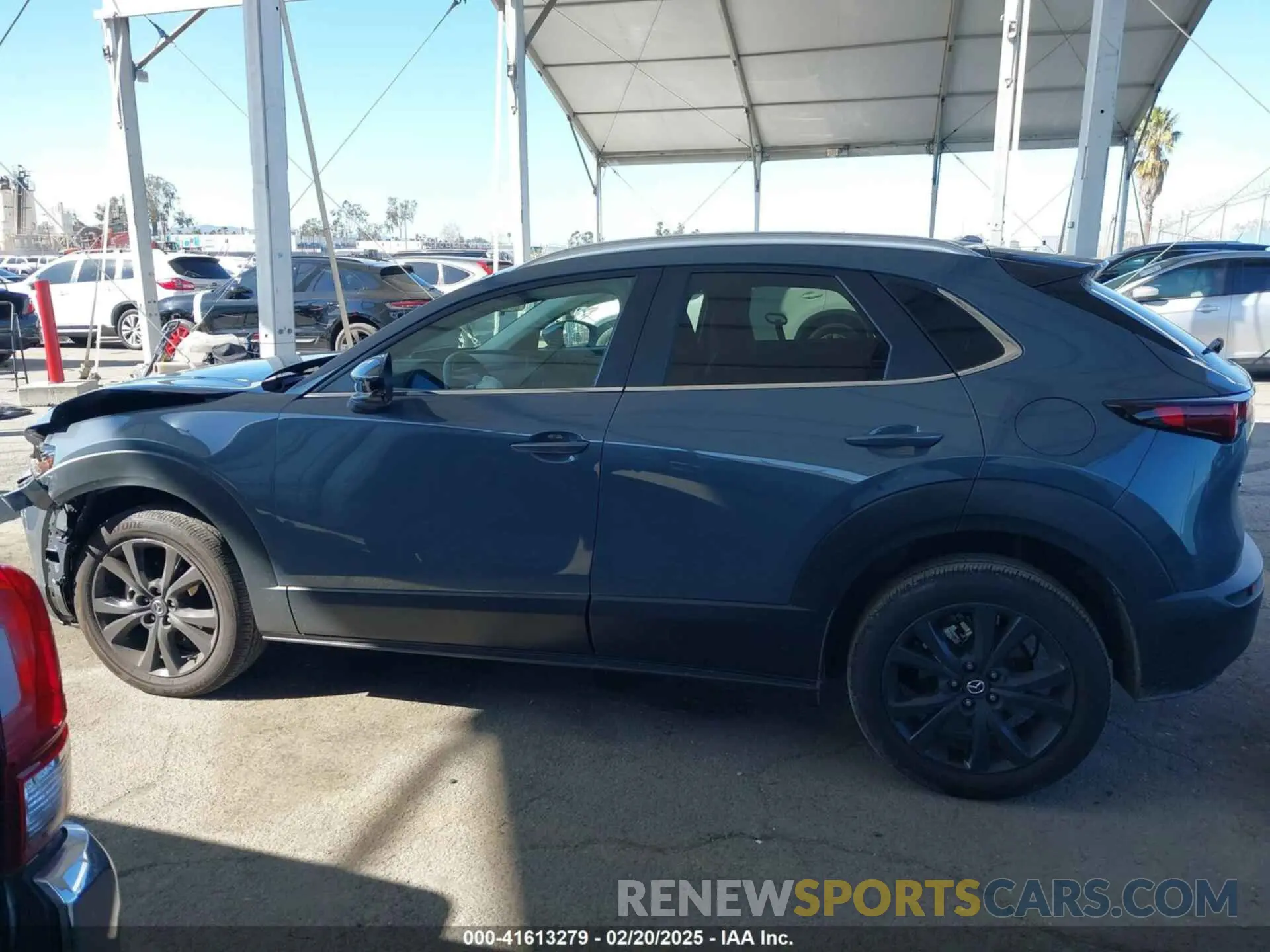 14 fotografías del automóvil dañado 3MVDMBCM0RM643067 MAZDA CX-30 2024