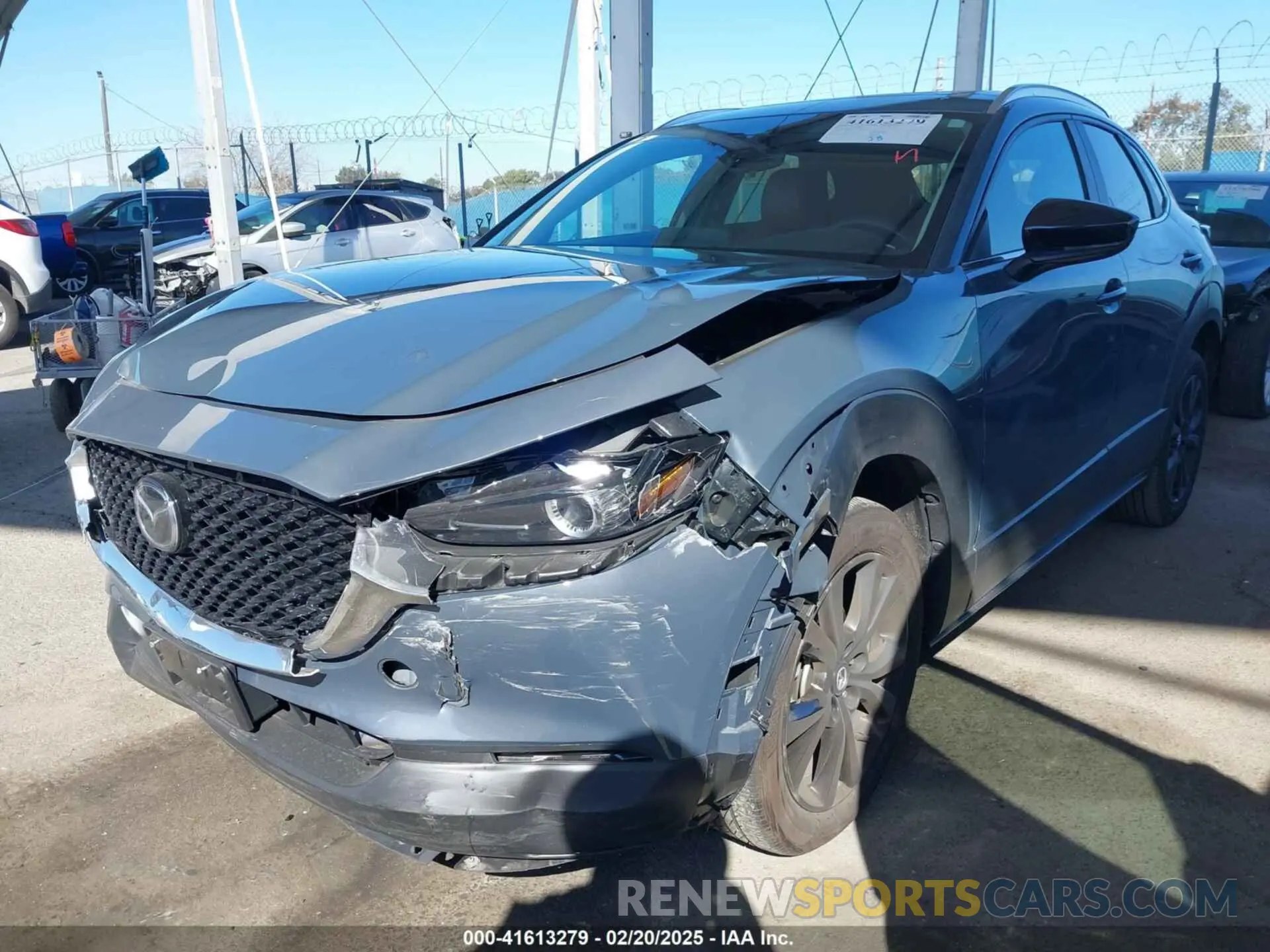 2 fotografías del automóvil dañado 3MVDMBCM0RM643067 MAZDA CX-30 2024