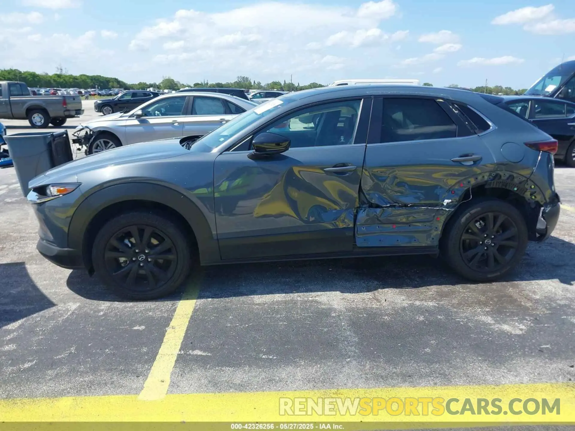 14 fotografías del automóvil dañado 3MVDMBCM0RM661018 MAZDA CX-30 2024