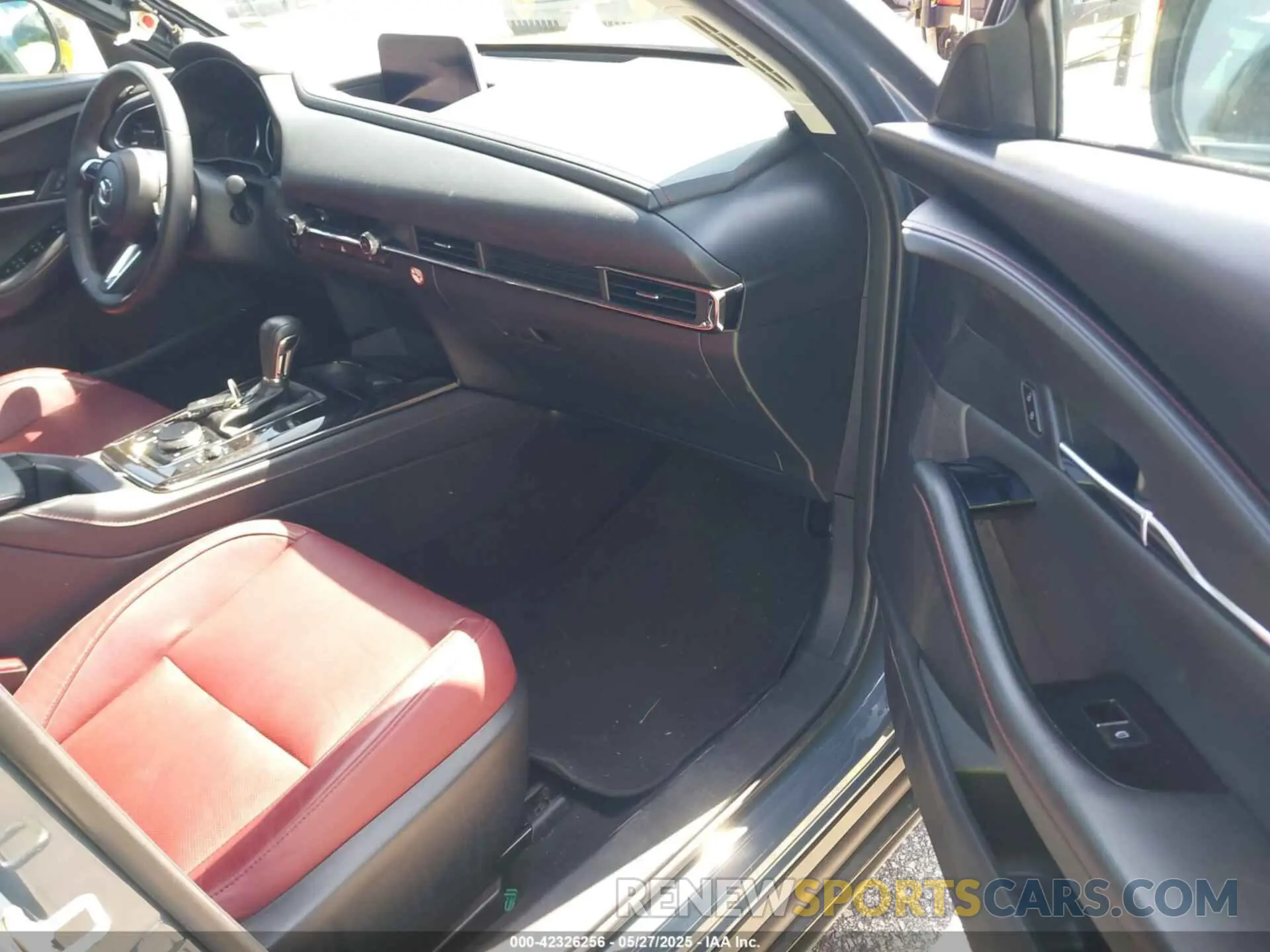 5 fotografías del automóvil dañado 3MVDMBCM0RM661018 MAZDA CX-30 2024