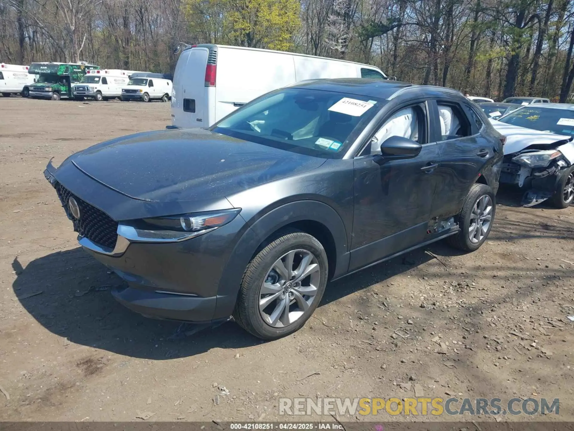 2 fotografías del automóvil dañado 3MVDMBCM0RM662752 MAZDA CX-30 2024