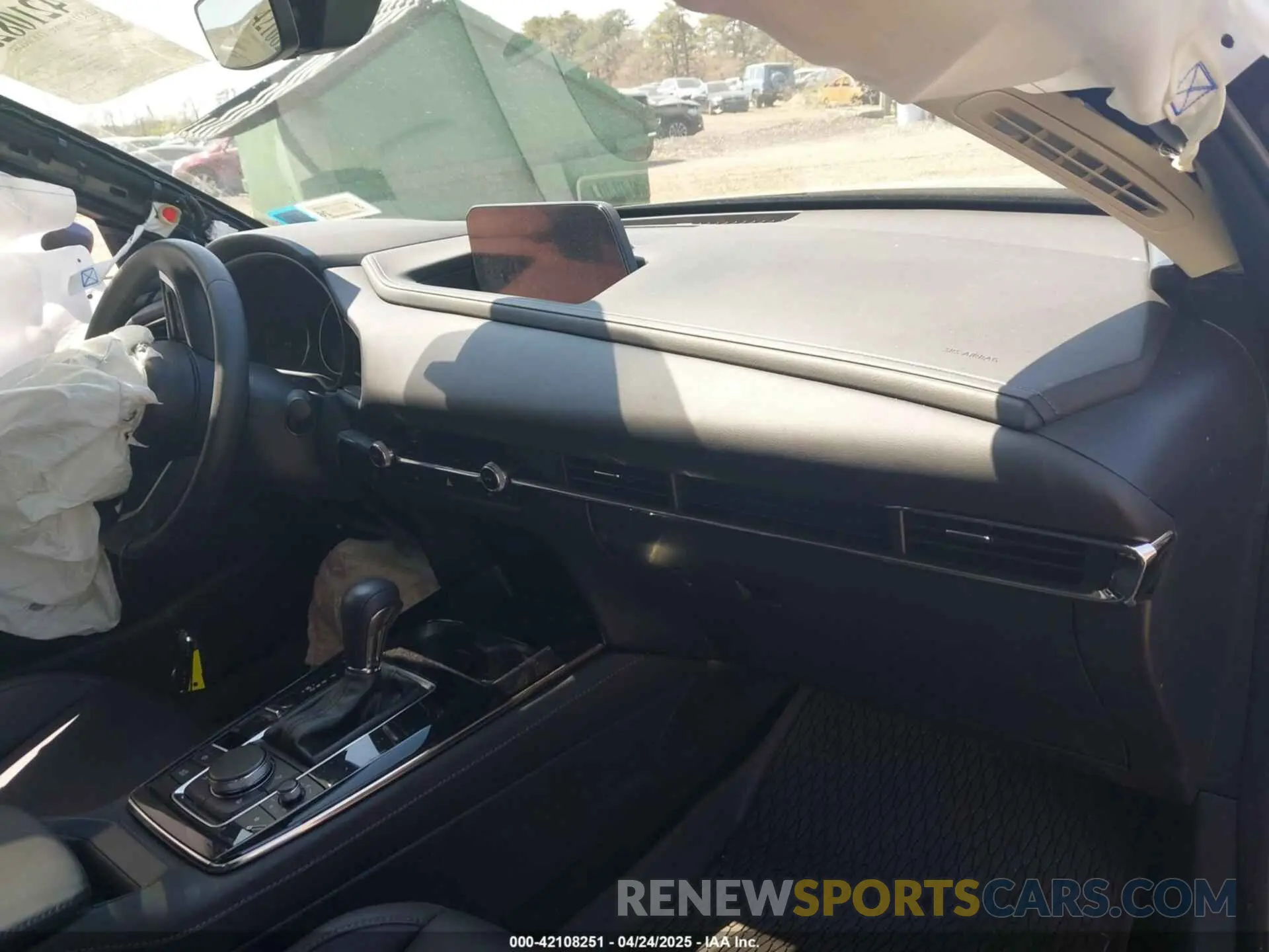 5 fotografías del automóvil dañado 3MVDMBCM0RM662752 MAZDA CX-30 2024