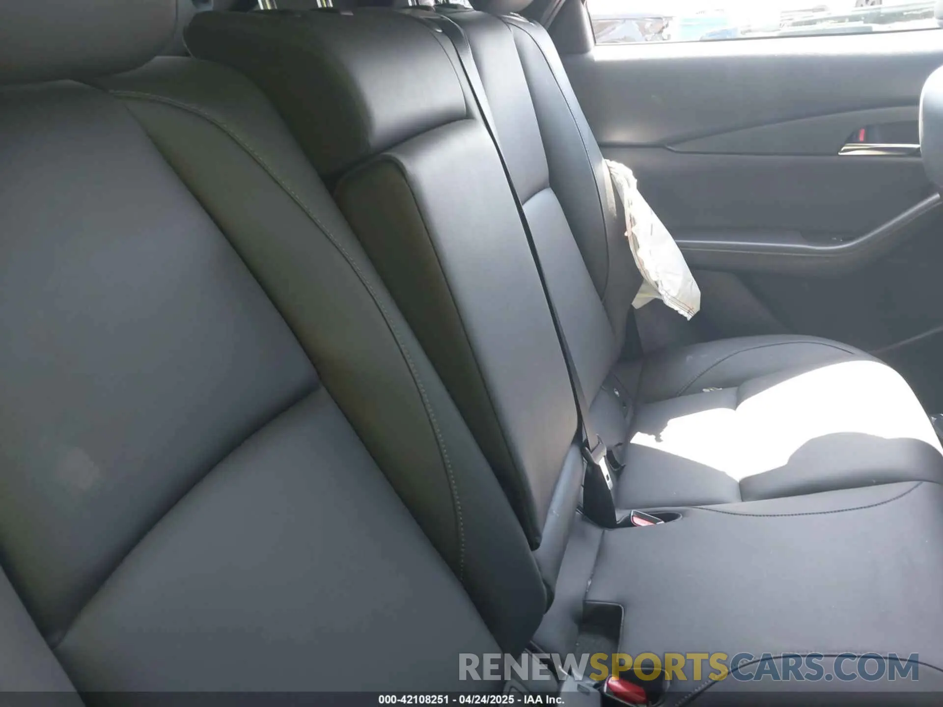 8 fotografías del automóvil dañado 3MVDMBCM0RM662752 MAZDA CX-30 2024