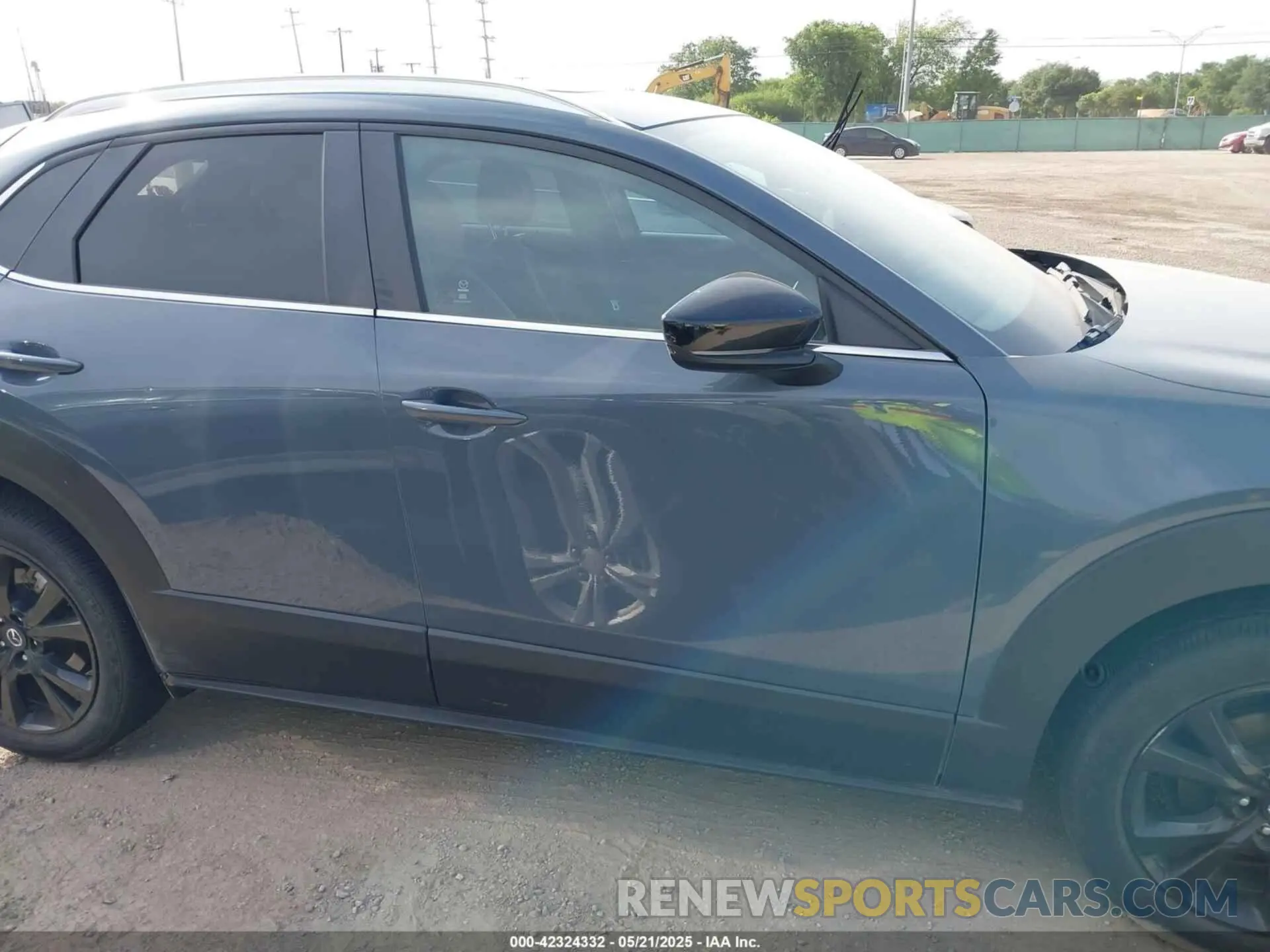 14 fotografías del automóvil dañado 3MVDMBCM0RM681804 MAZDA CX-30 2024