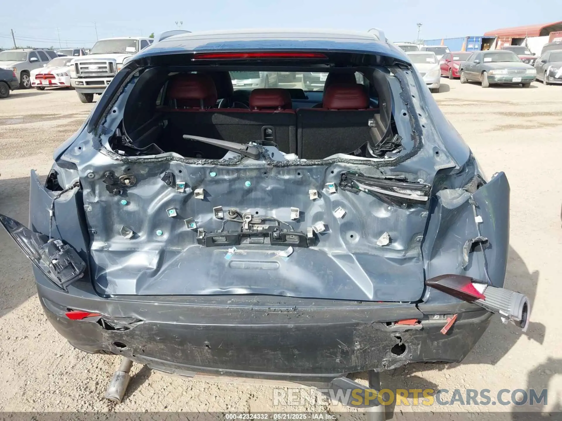 17 fotografías del automóvil dañado 3MVDMBCM0RM681804 MAZDA CX-30 2024