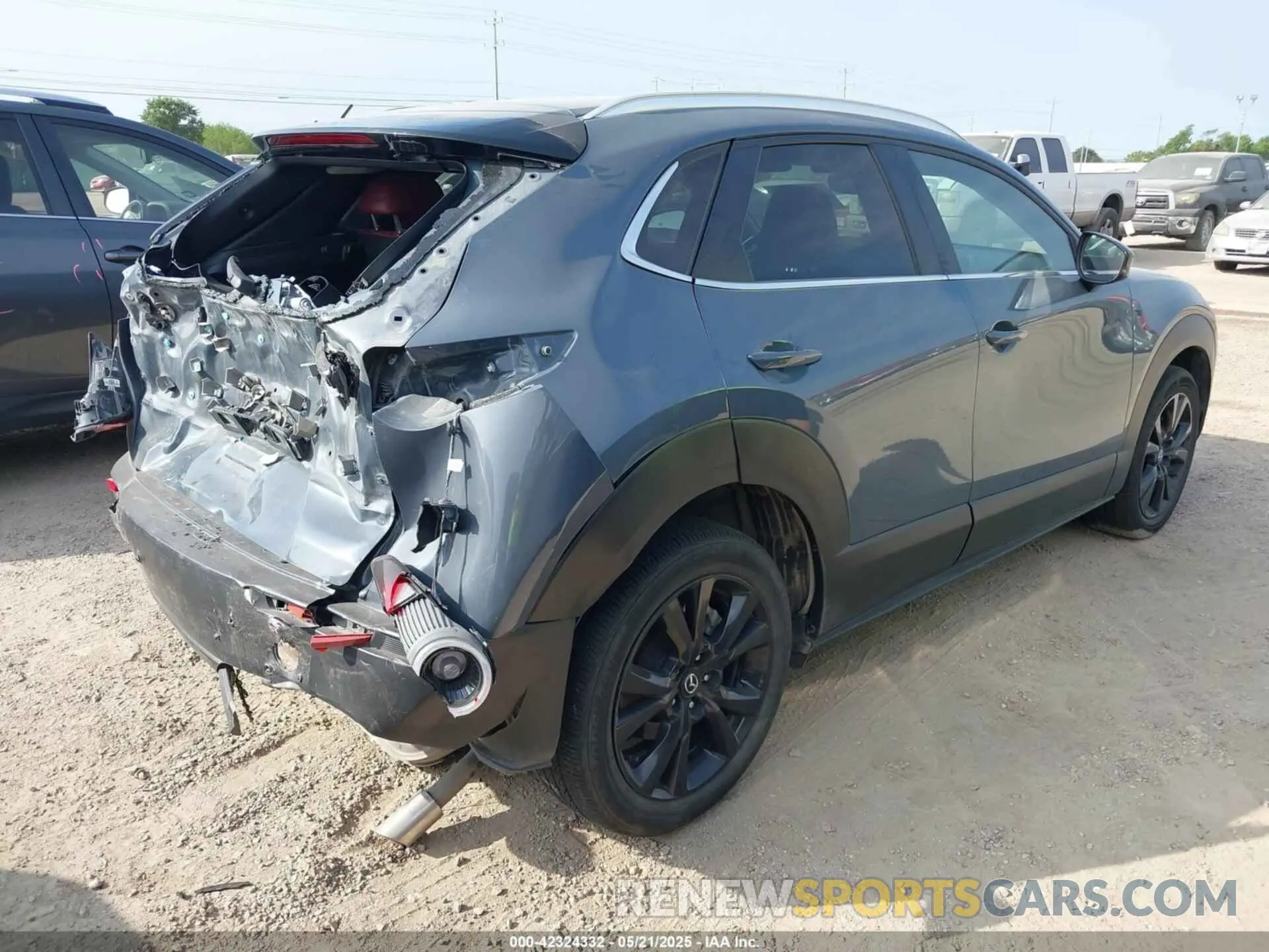 4 fotografías del automóvil dañado 3MVDMBCM0RM681804 MAZDA CX-30 2024