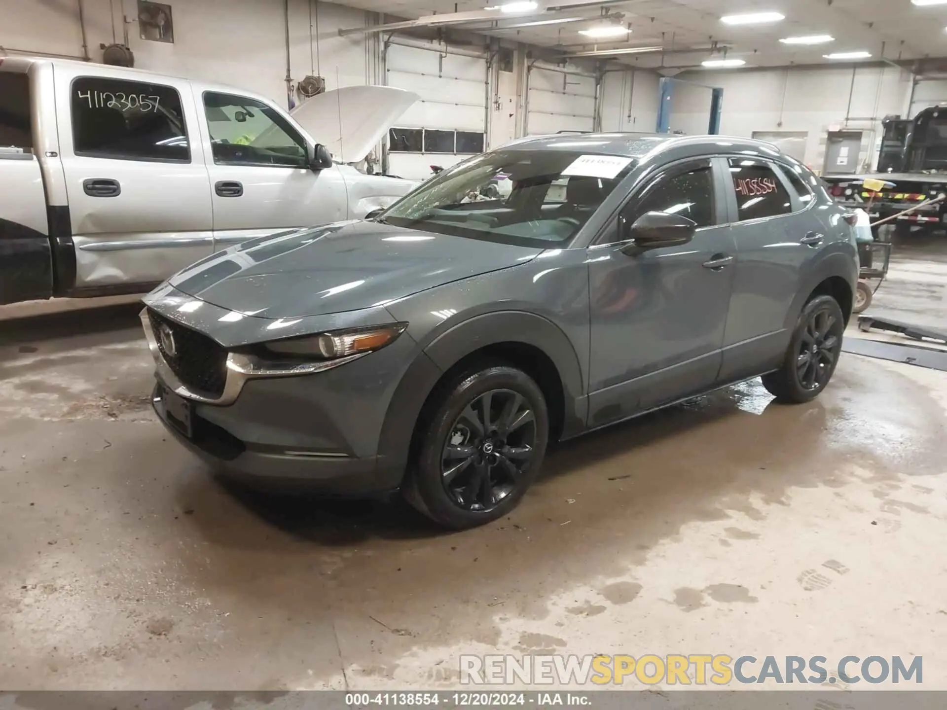 2 fotografías del automóvil dañado 3MVDMBCM2RM605761 MAZDA CX-30 2024