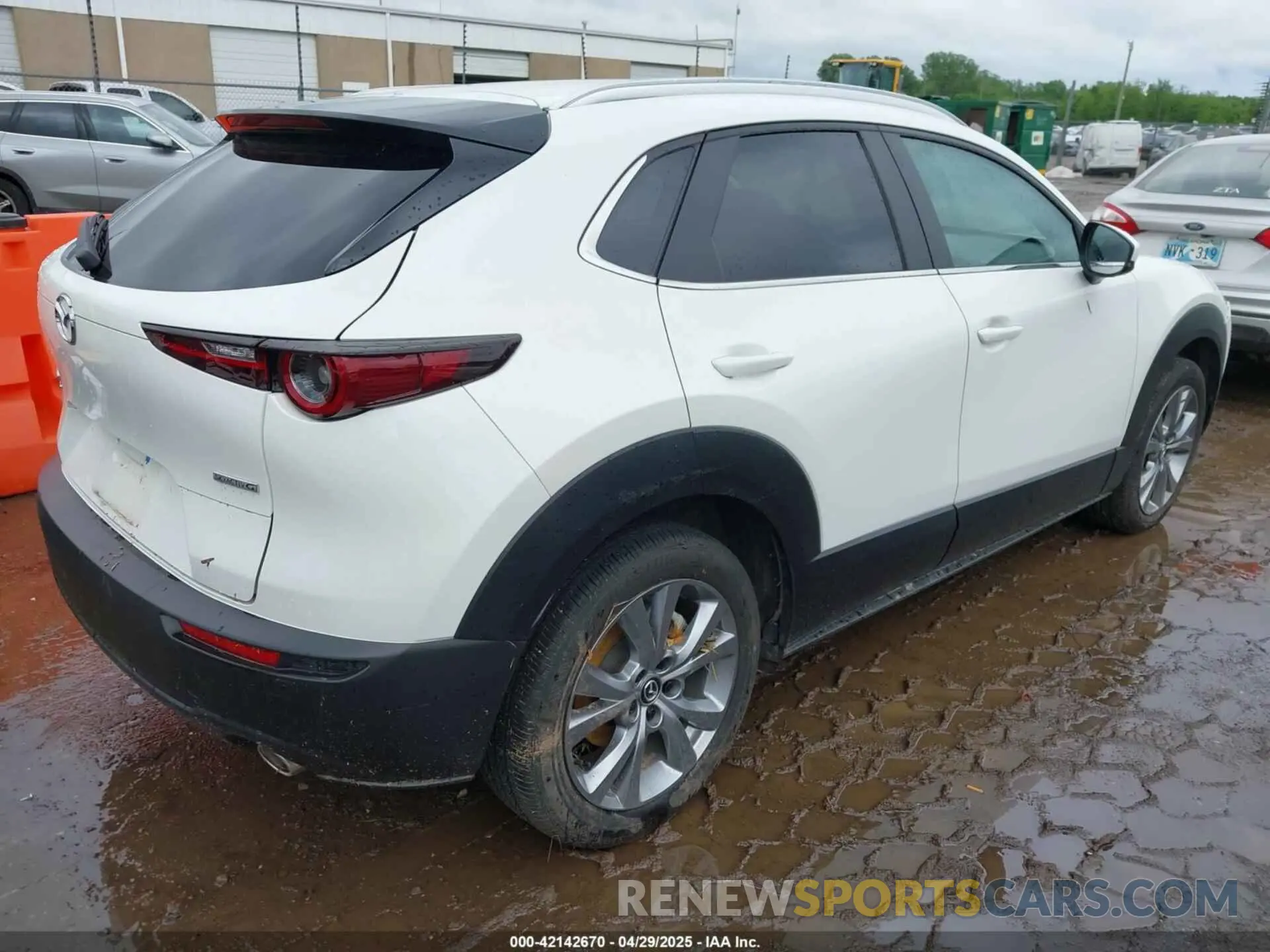 4 fotografías del automóvil dañado 3MVDMBCM2RM617697 MAZDA CX-30 2024