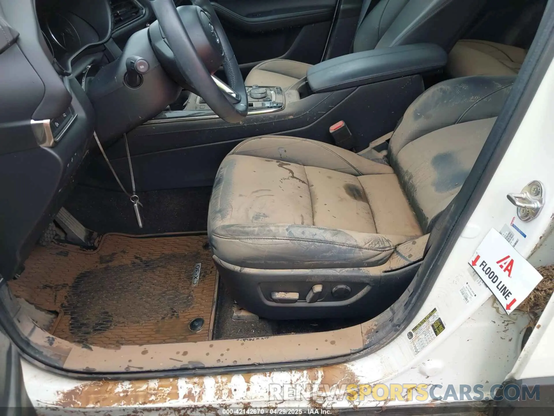 6 fotografías del automóvil dañado 3MVDMBCM2RM617697 MAZDA CX-30 2024