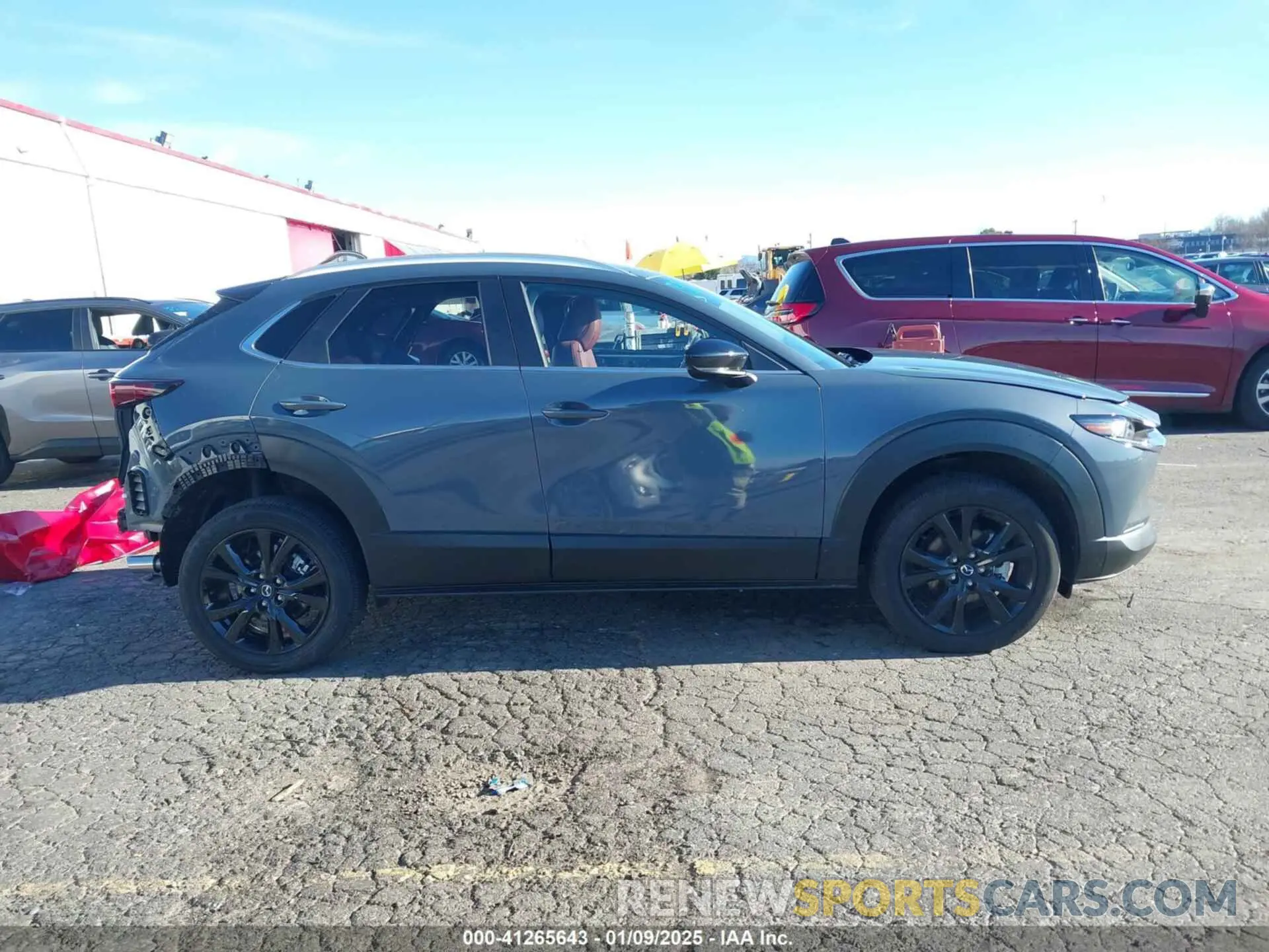 14 fotografías del automóvil dañado 3MVDMBCM2RM621362 MAZDA CX-30 2024