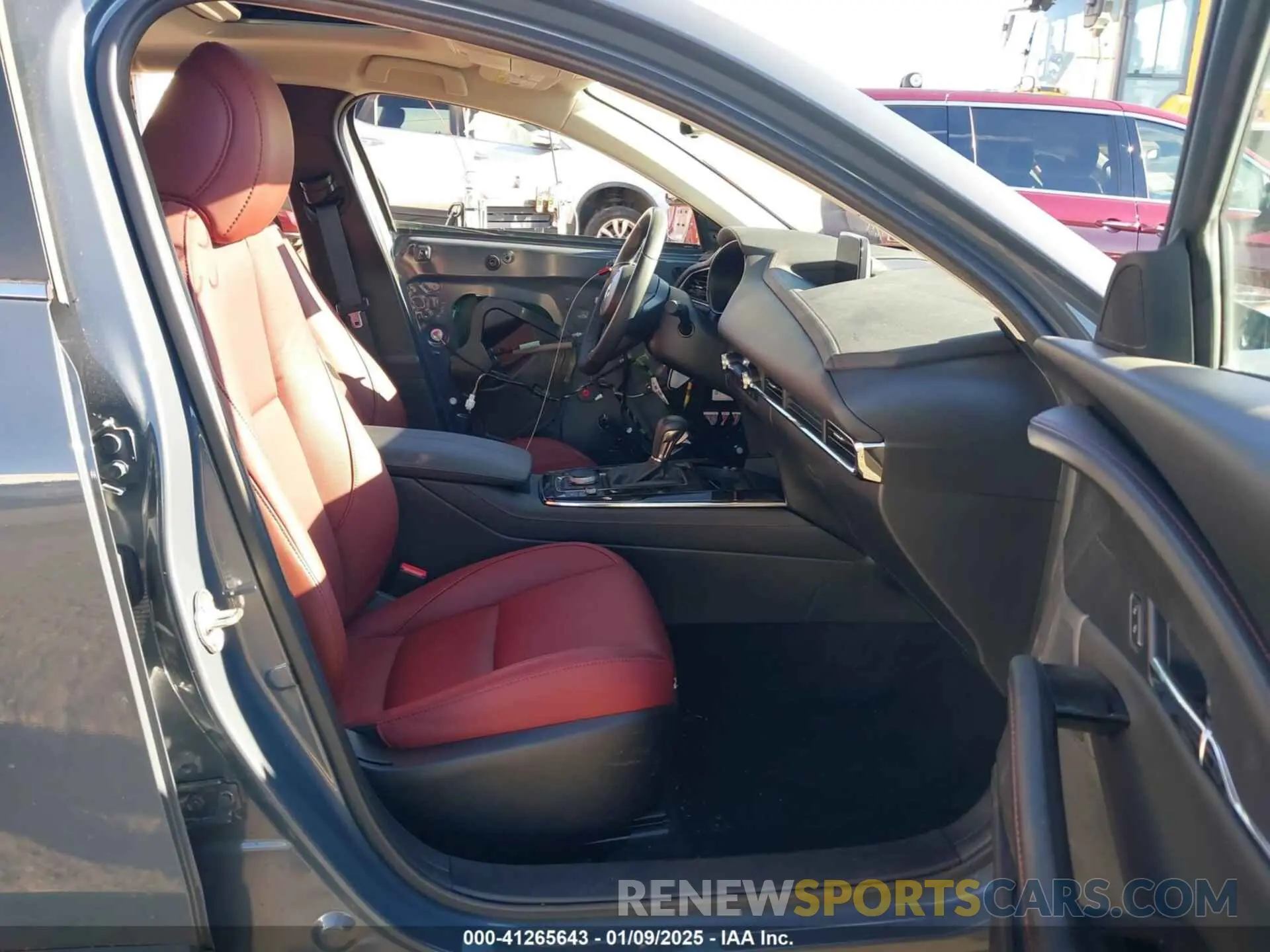5 fotografías del automóvil dañado 3MVDMBCM2RM621362 MAZDA CX-30 2024