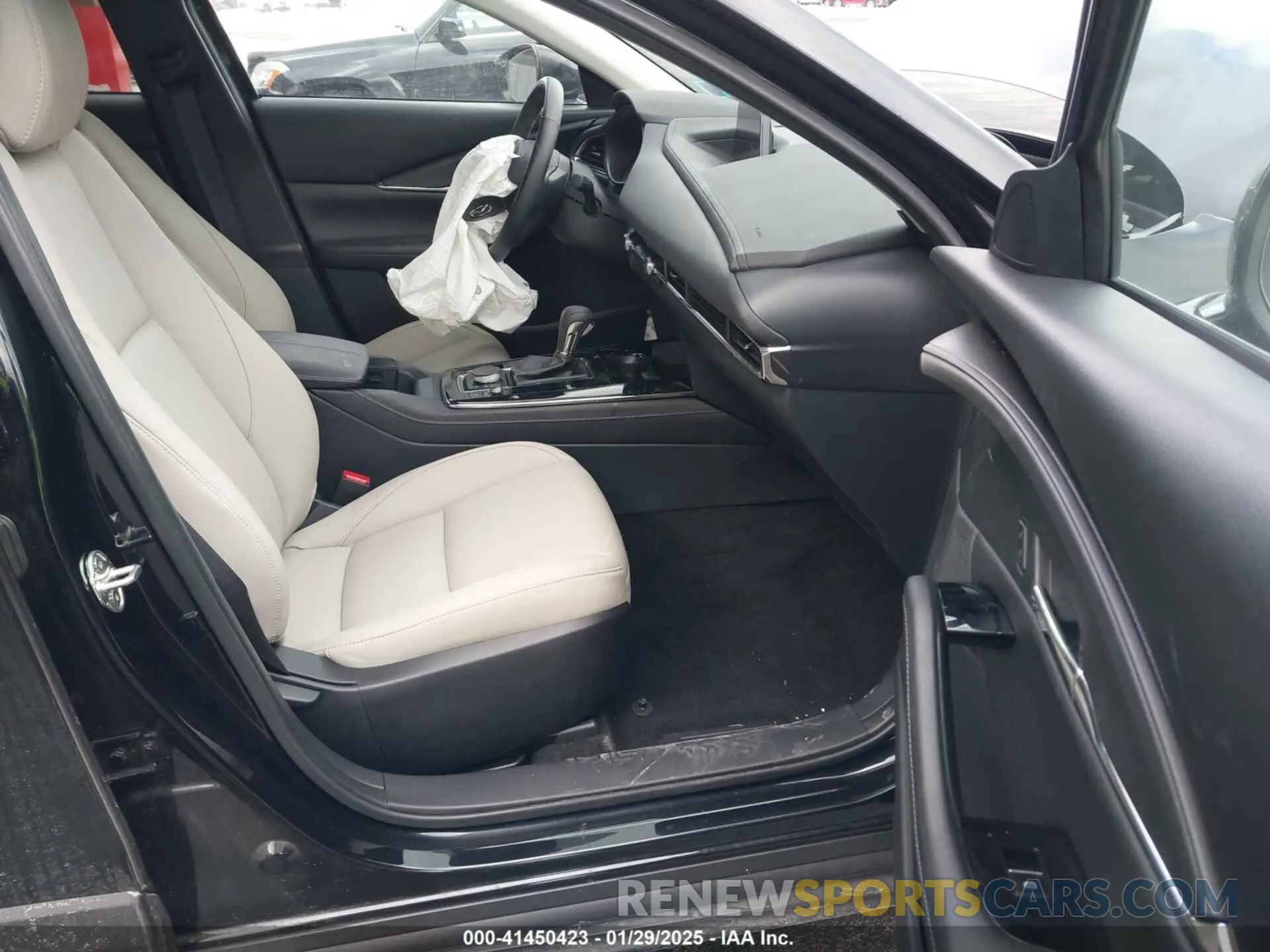 5 fotografías del automóvil dañado 3MVDMBCM2RM681741 MAZDA CX-30 2024
