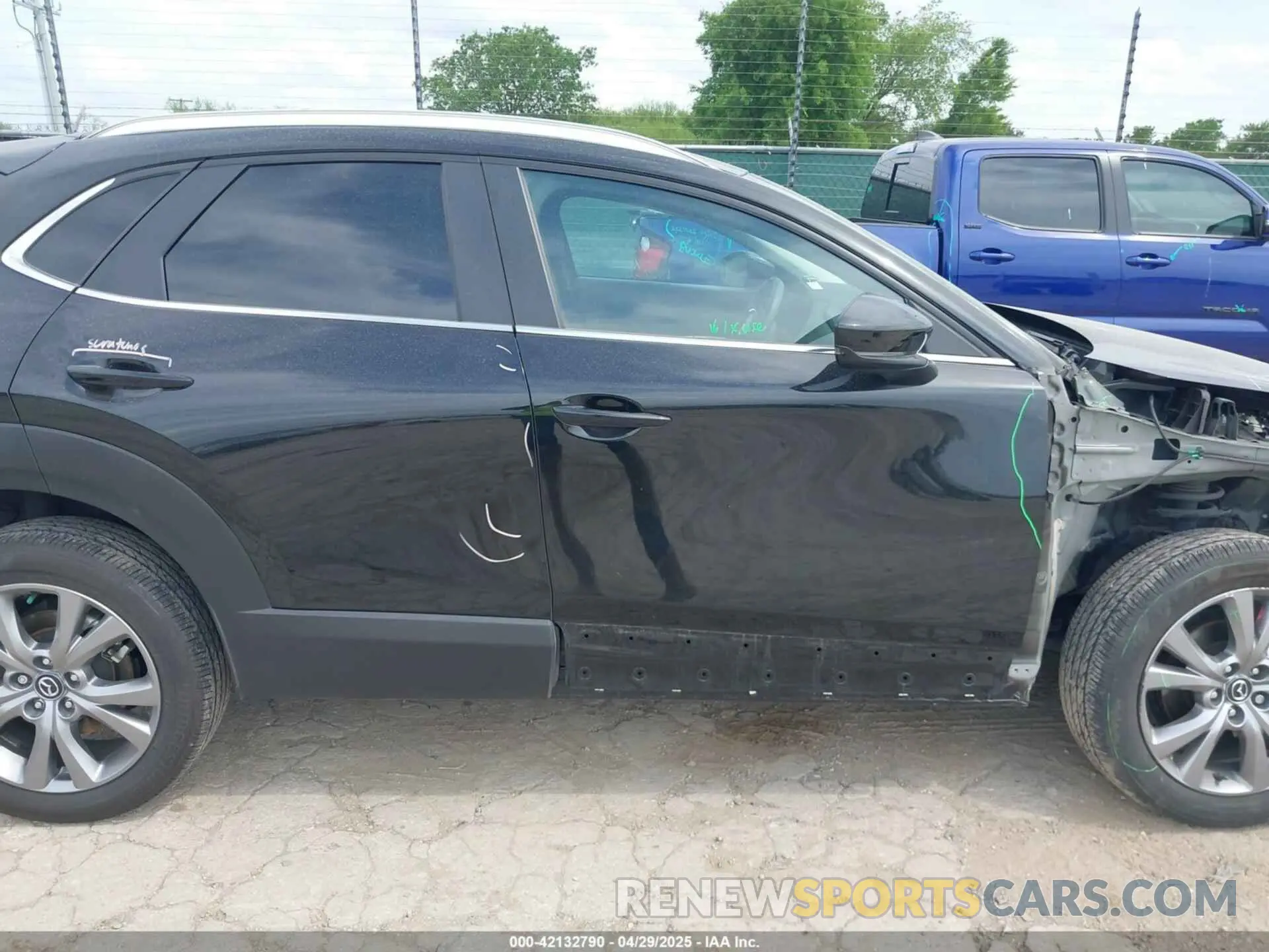 14 fotografías del automóvil dañado 3MVDMBCM3RM658212 MAZDA CX-30 2024