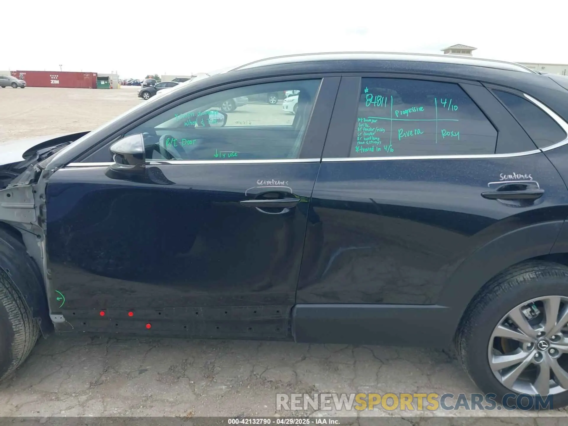 15 fotografías del automóvil dañado 3MVDMBCM3RM658212 MAZDA CX-30 2024