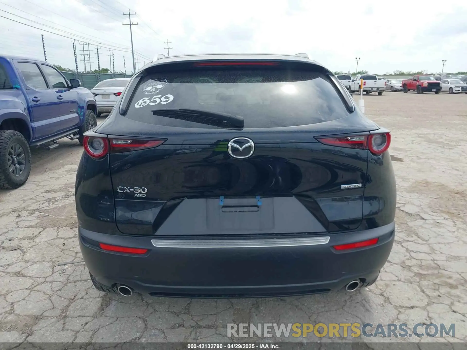 17 fotografías del automóvil dañado 3MVDMBCM3RM658212 MAZDA CX-30 2024