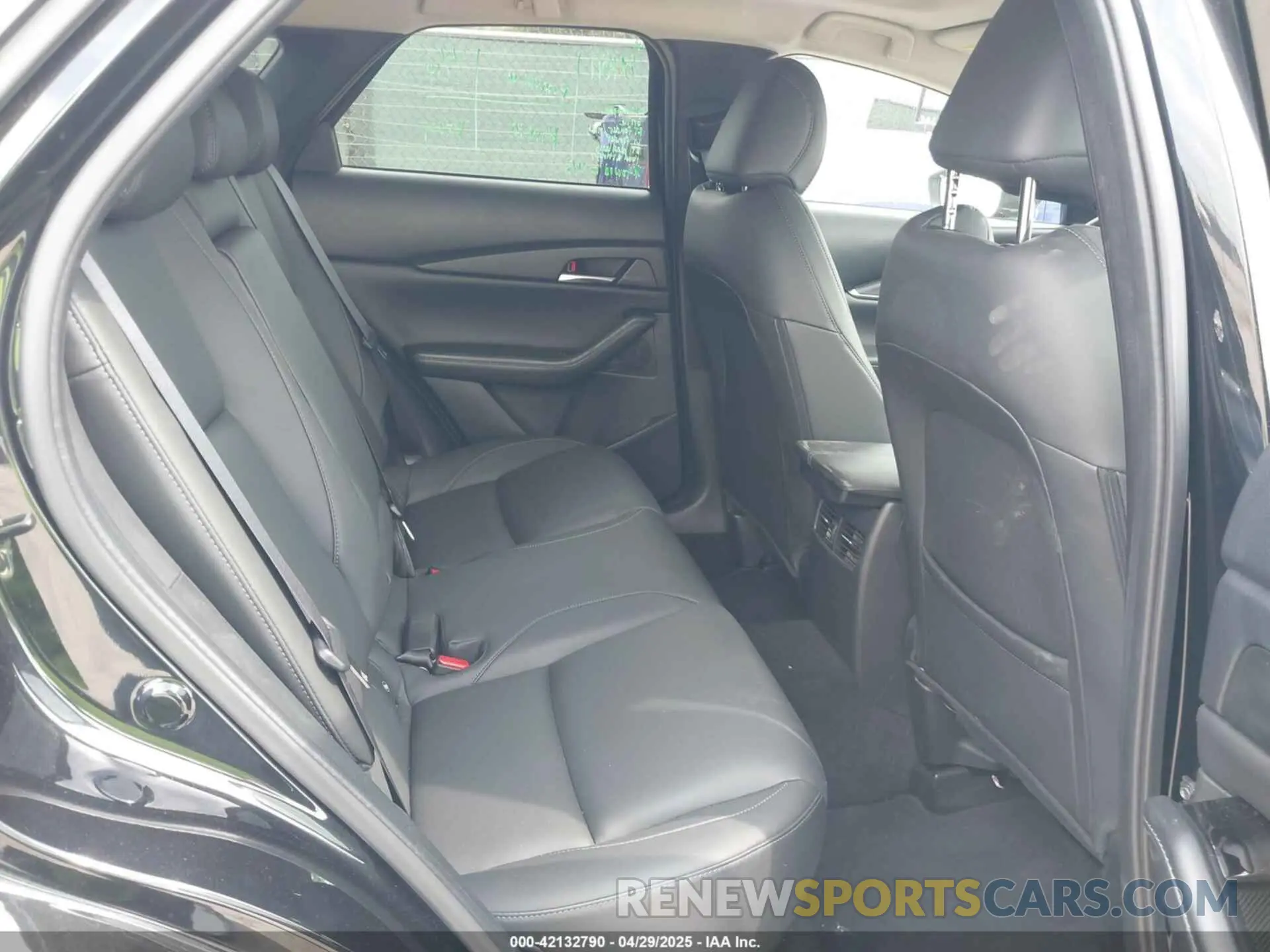 8 fotografías del automóvil dañado 3MVDMBCM3RM658212 MAZDA CX-30 2024