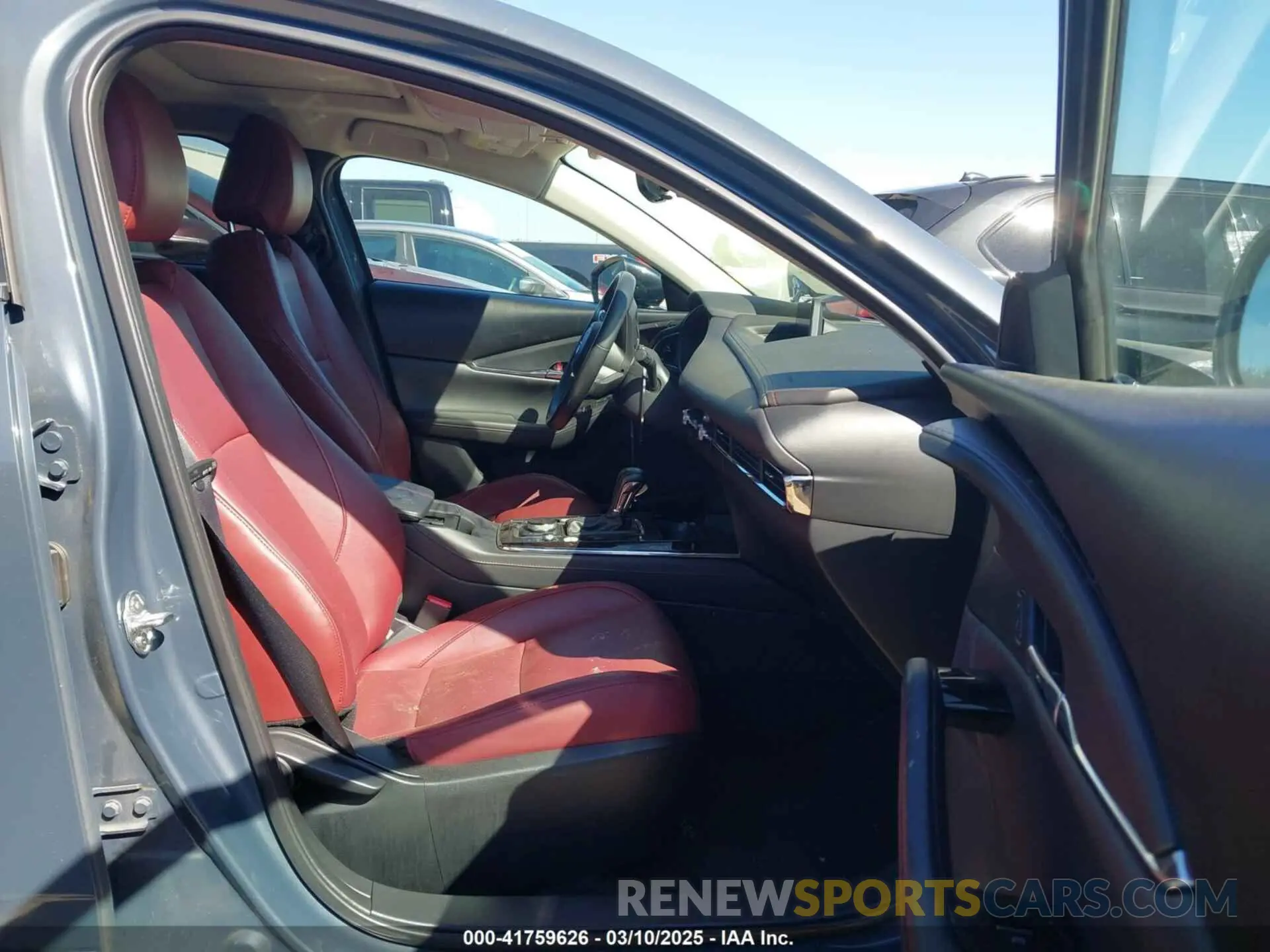 5 fotografías del automóvil dañado 3MVDMBCM3RM659070 MAZDA CX-30 2024