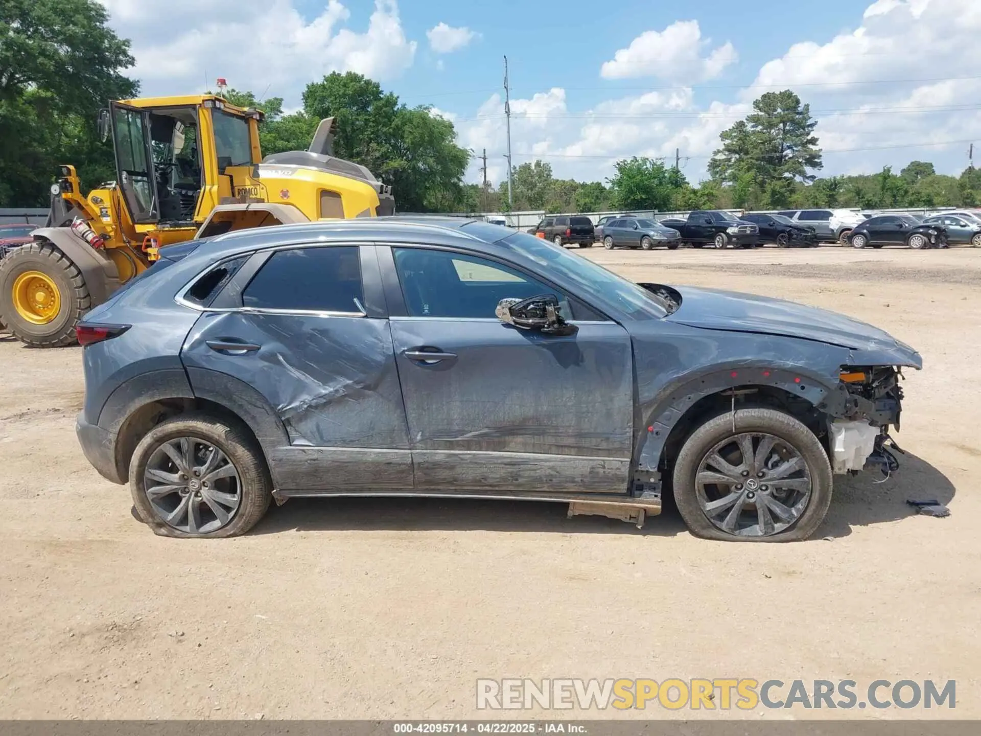 14 fotografías del automóvil dañado 3MVDMBCM3RM683241 MAZDA CX-30 2024