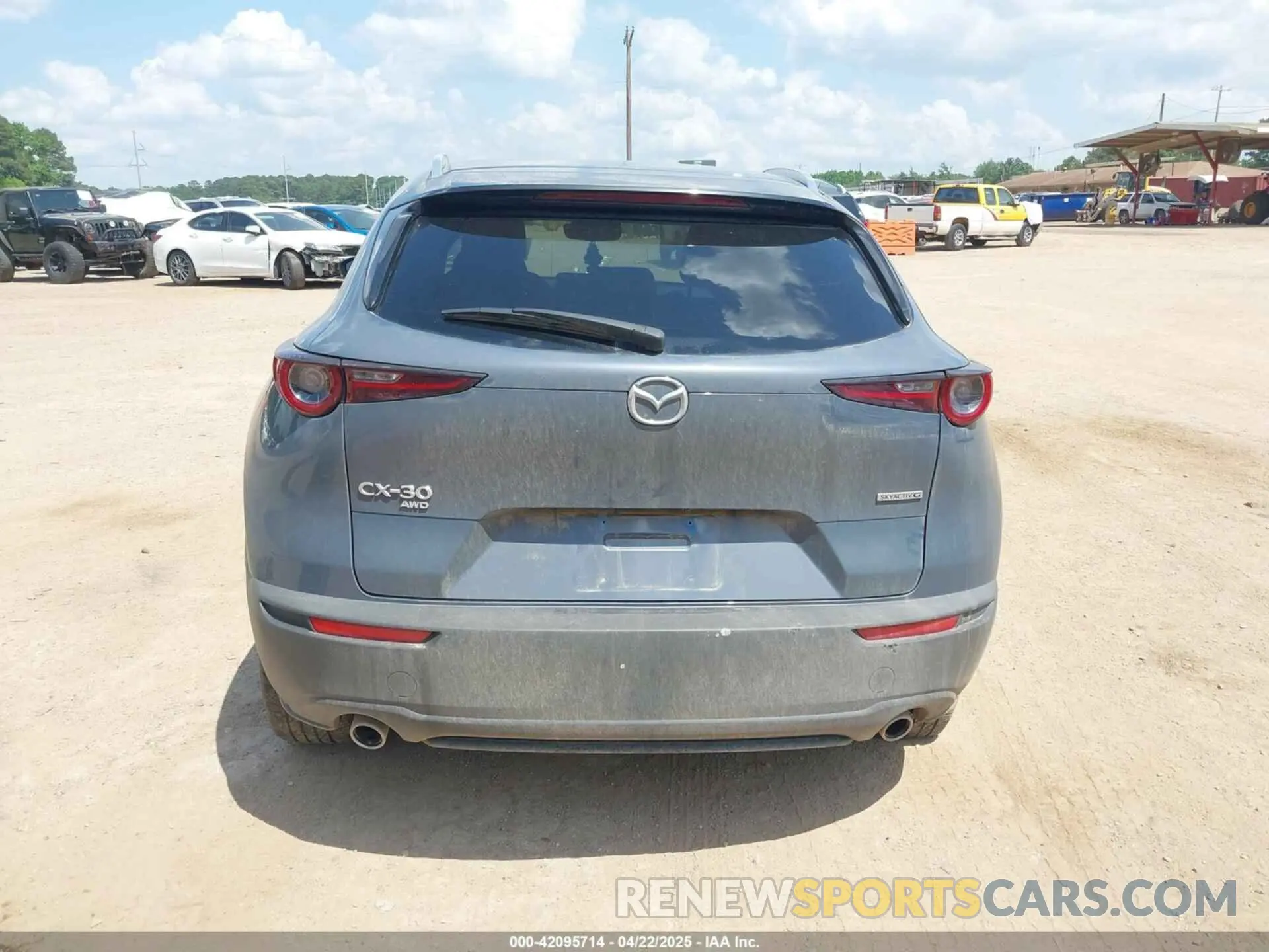17 fotografías del automóvil dañado 3MVDMBCM3RM683241 MAZDA CX-30 2024