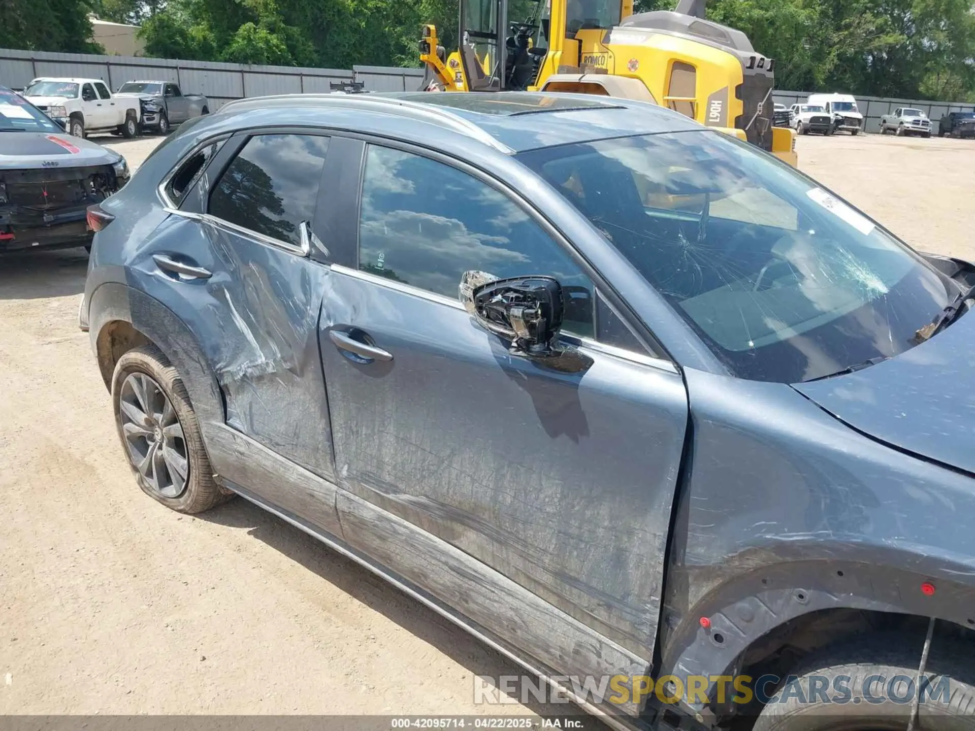 19 fotografías del automóvil dañado 3MVDMBCM3RM683241 MAZDA CX-30 2024