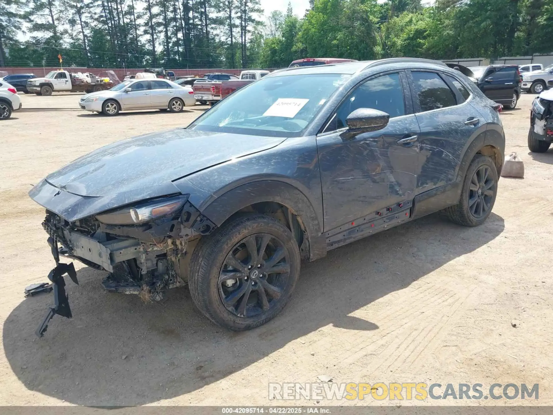 2 fotografías del automóvil dañado 3MVDMBCM3RM683241 MAZDA CX-30 2024