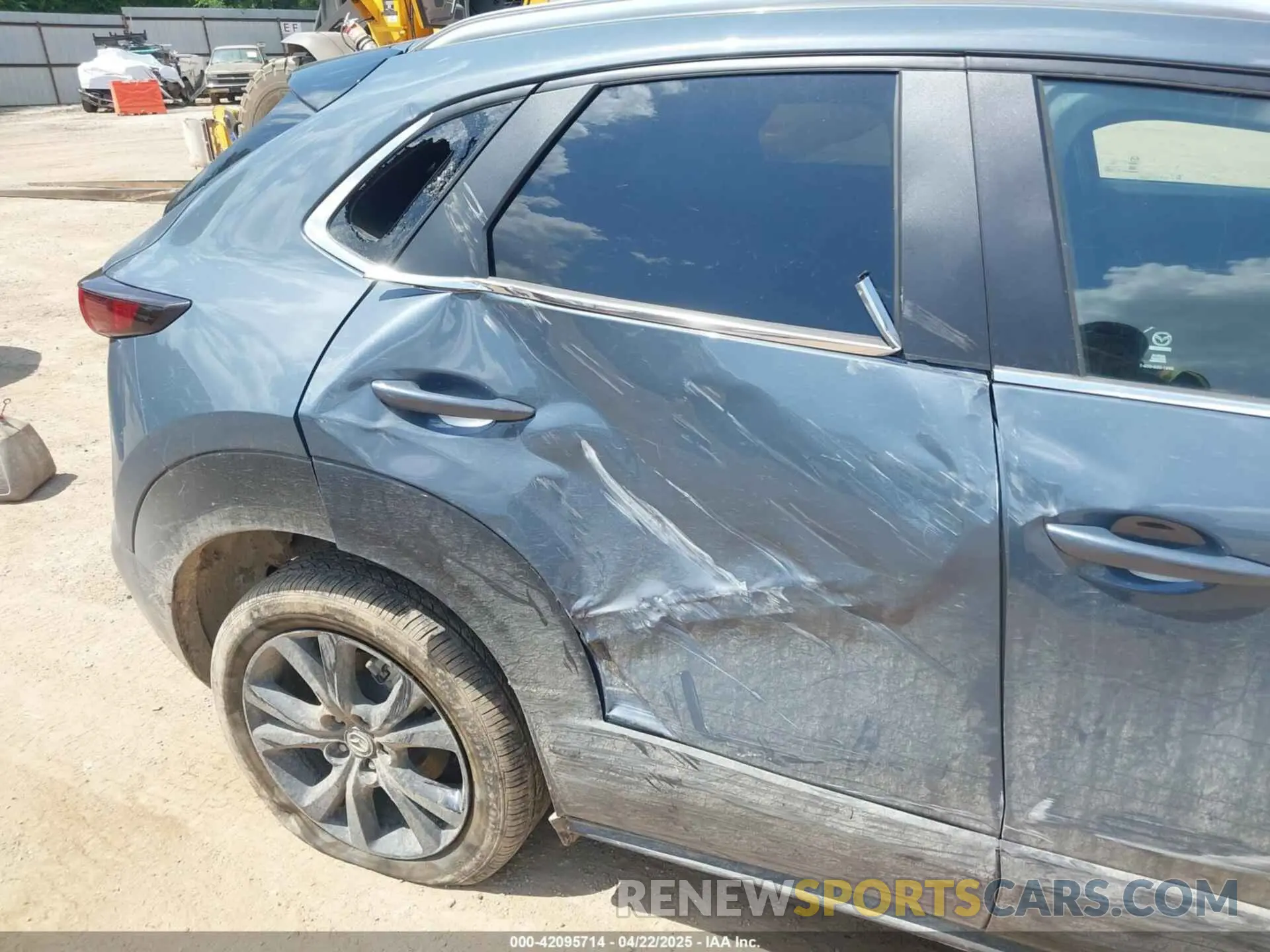 20 fotografías del automóvil dañado 3MVDMBCM3RM683241 MAZDA CX-30 2024
