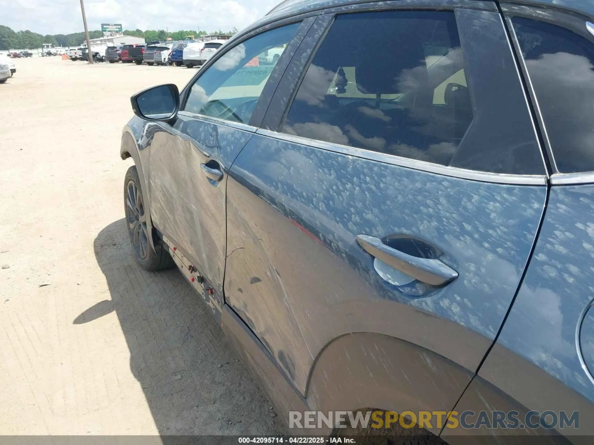 21 fotografías del automóvil dañado 3MVDMBCM3RM683241 MAZDA CX-30 2024
