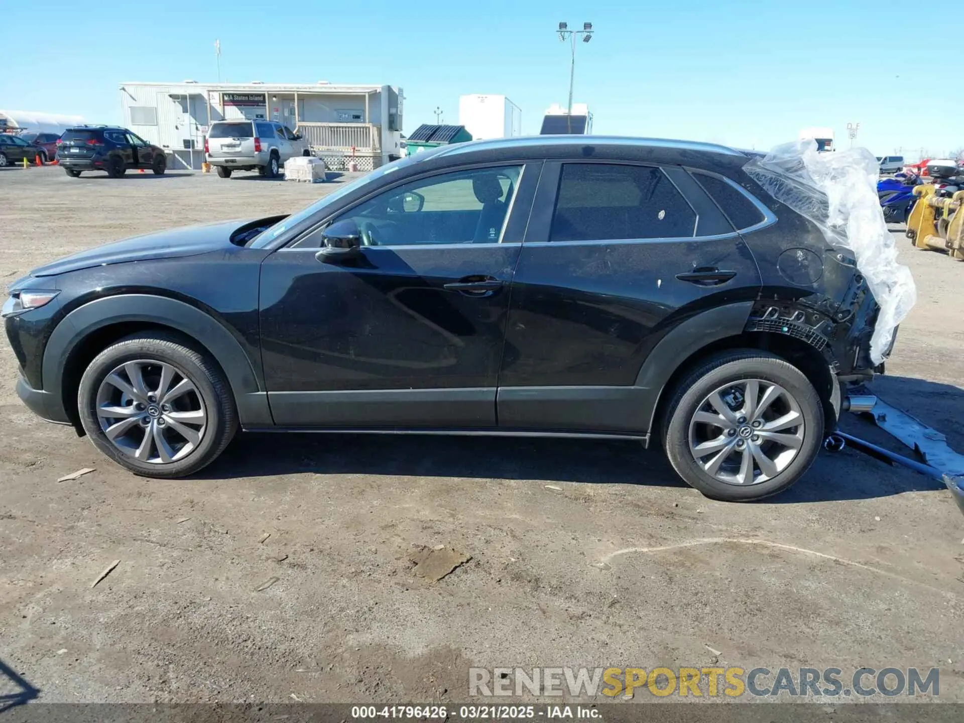 14 fotografías del automóvil dañado 3MVDMBCM4RM607530 MAZDA CX-30 2024