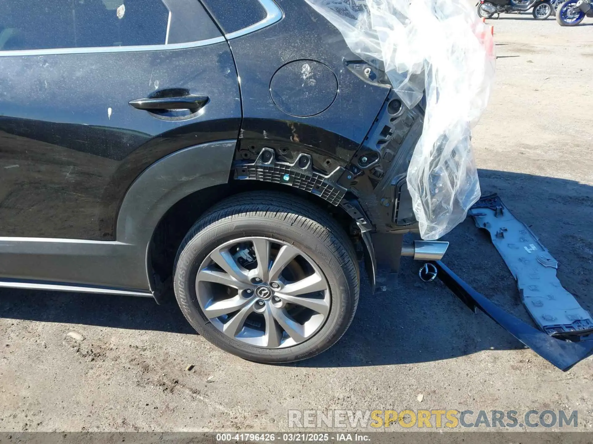 18 fotografías del automóvil dañado 3MVDMBCM4RM607530 MAZDA CX-30 2024