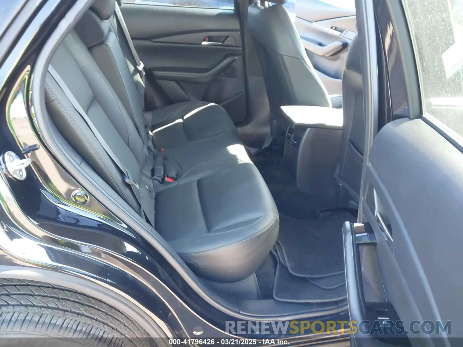 8 fotografías del automóvil dañado 3MVDMBCM4RM607530 MAZDA CX-30 2024