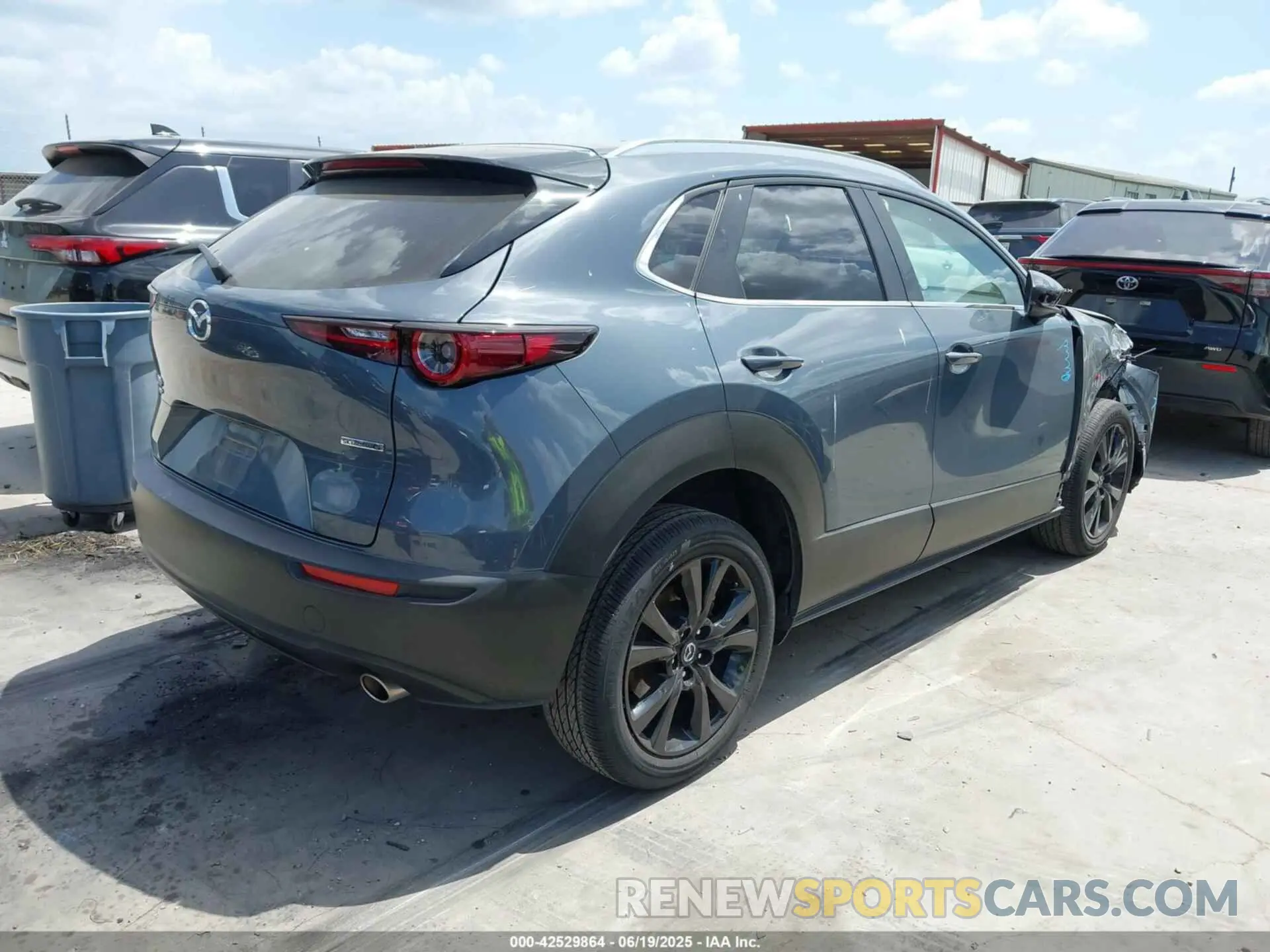 4 fotografías del automóvil dañado 3MVDMBCM4RM651155 MAZDA CX-30 2024
