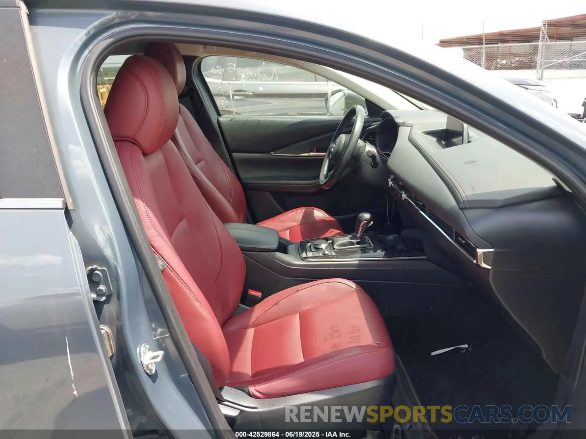 5 fotografías del automóvil dañado 3MVDMBCM4RM651155 MAZDA CX-30 2024