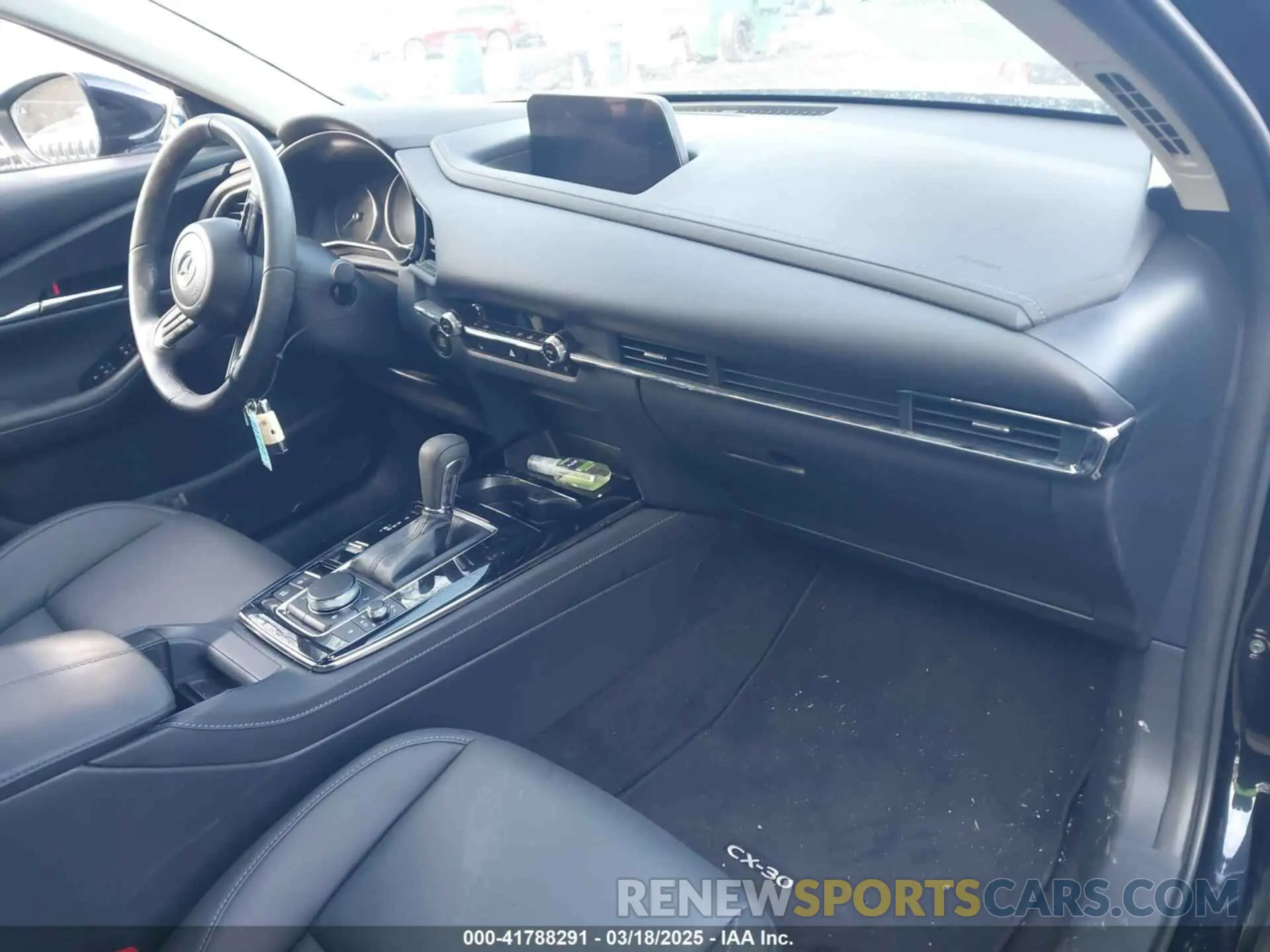5 fotografías del automóvil dañado 3MVDMBCM4RM681739 MAZDA CX-30 2024
