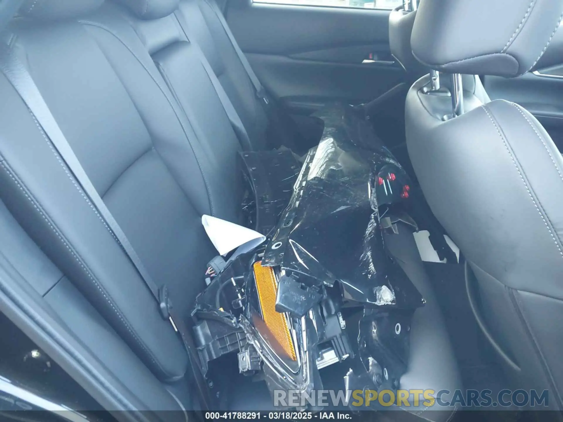 8 fotografías del automóvil dañado 3MVDMBCM4RM681739 MAZDA CX-30 2024