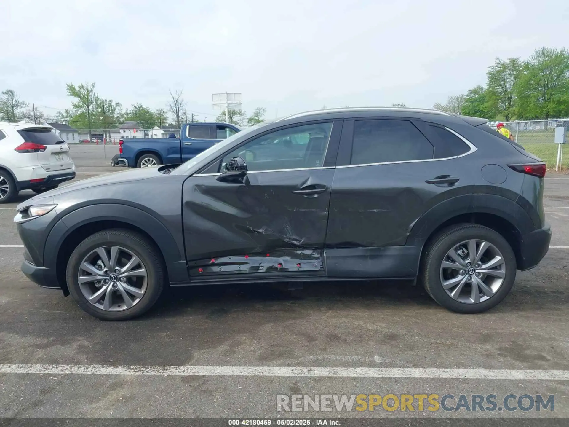 14 fotografías del automóvil dañado 3MVDMBCM5RM665341 MAZDA CX-30 2024