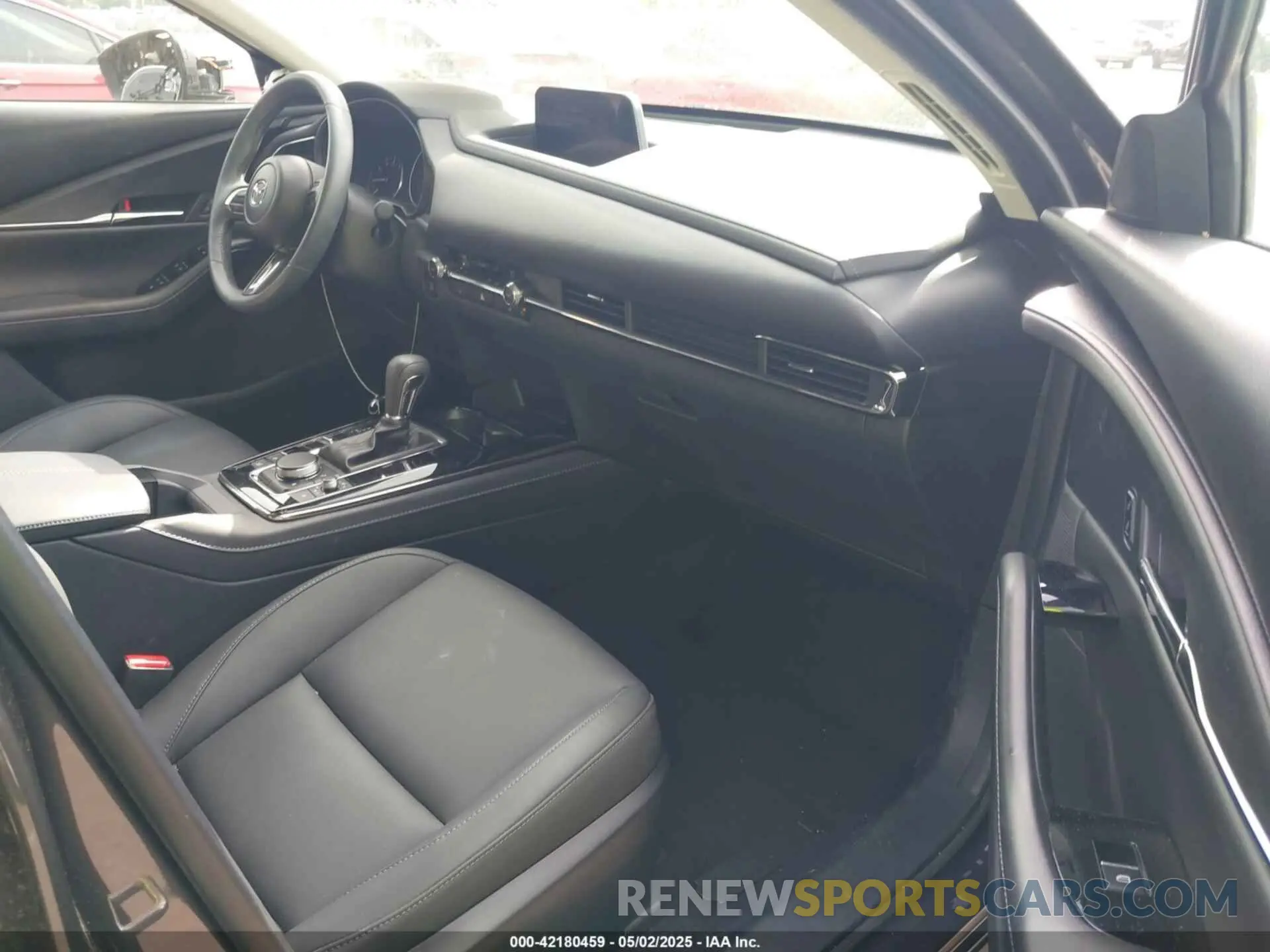 5 fotografías del automóvil dañado 3MVDMBCM5RM665341 MAZDA CX-30 2024