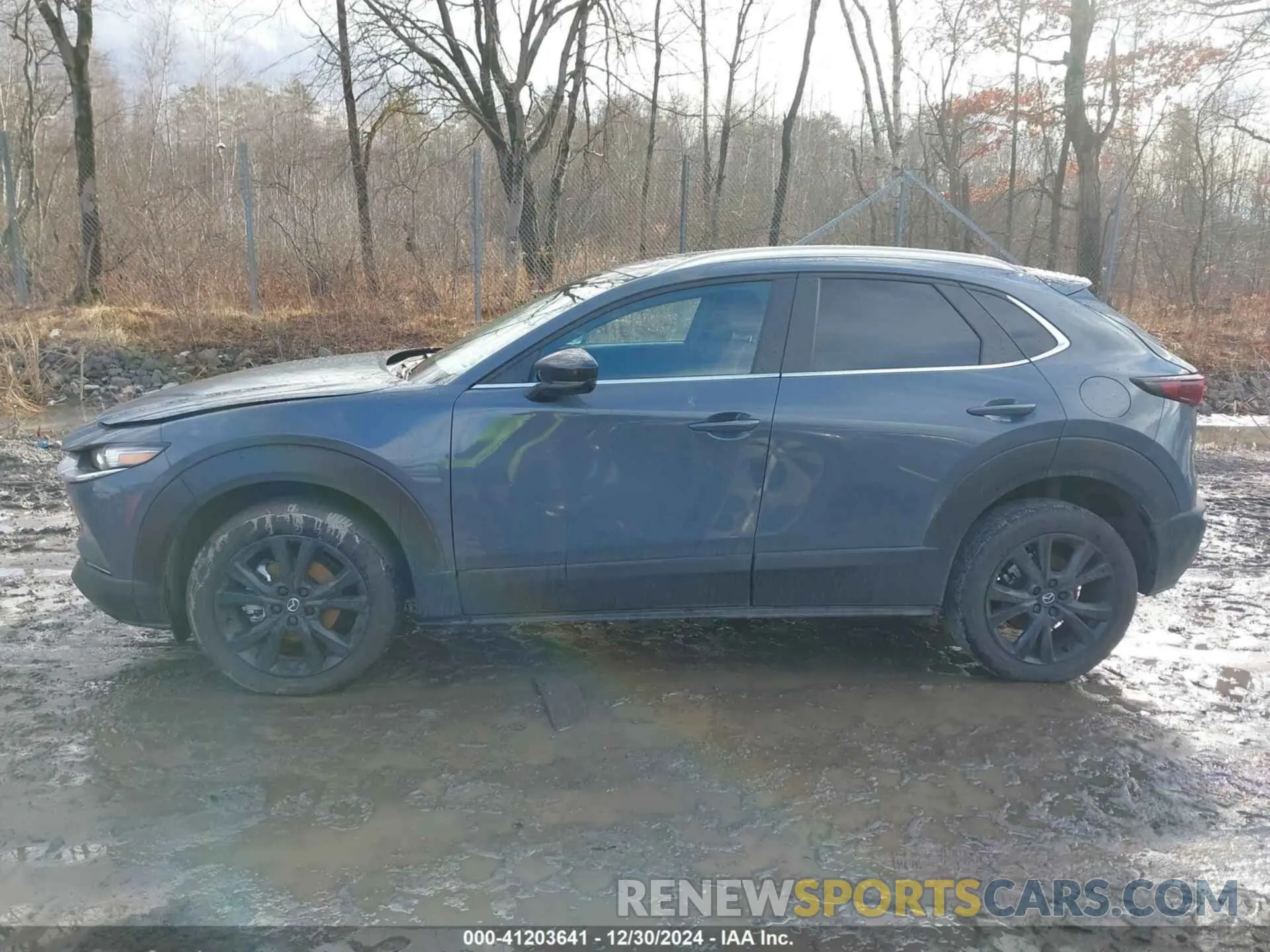14 fotografías del automóvil dañado 3MVDMBCM5RM720564 MAZDA CX-30 2024